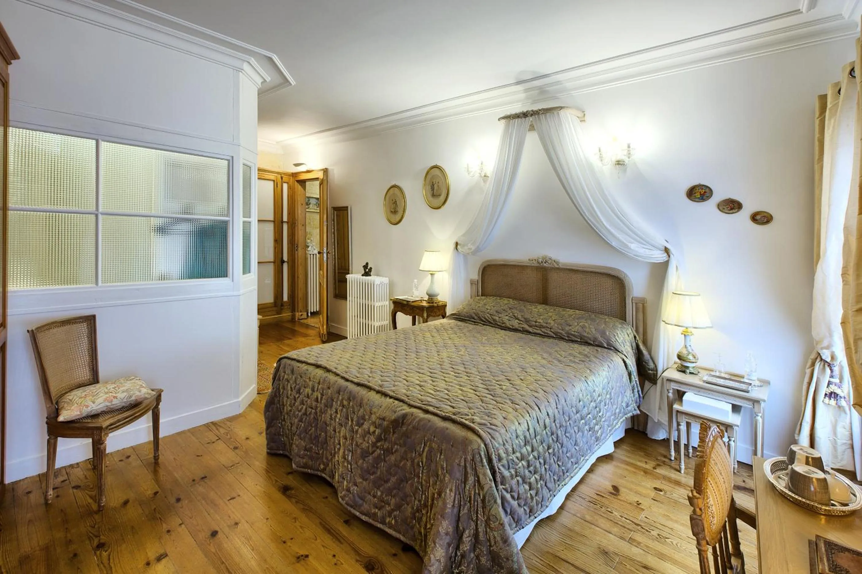 Property building in Le Clos De Saint Seurin