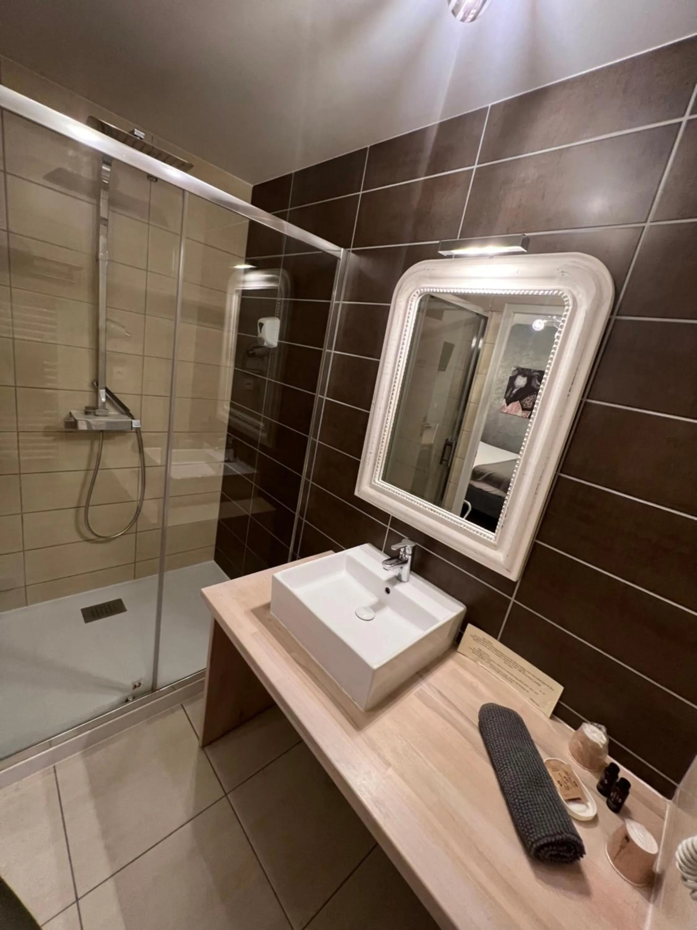 Bathroom in La glycine hotel, spa et bien-être