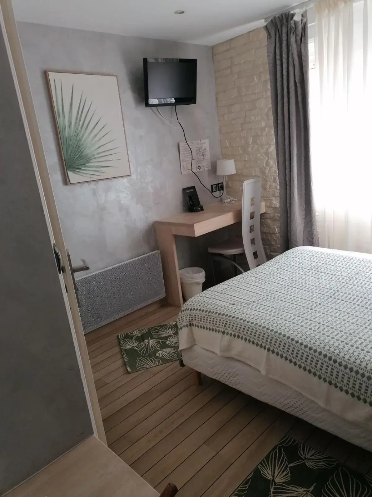 Budget Double Room in La glycine hotel, spa et bien-être Budget Double Room in La glycine hotel, spa et bien-être