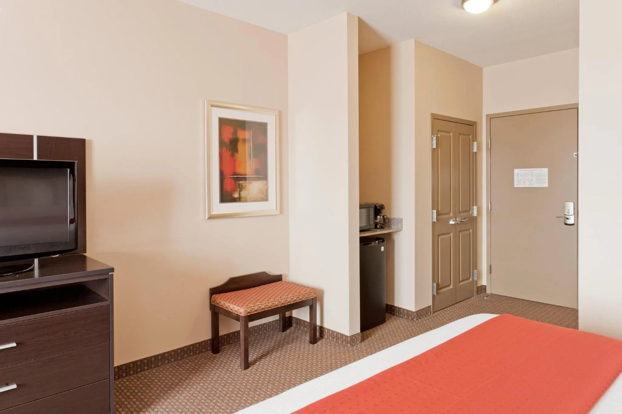 Photo of the whole room, Bed in Holiday Inn Meridian East I 59 / I 20