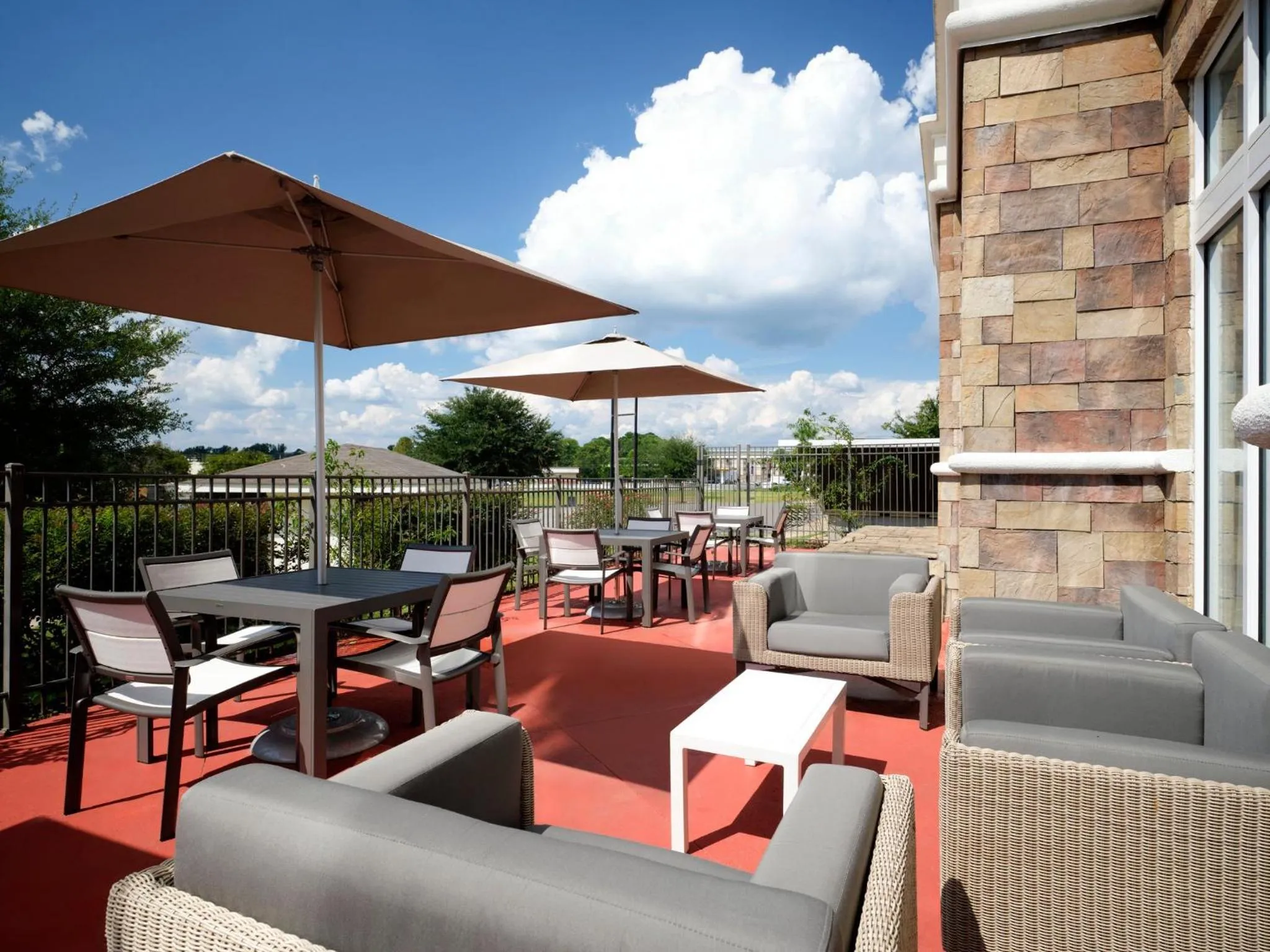 Restaurant/places to eat in Holiday Inn Meridian East I 59 / I 20