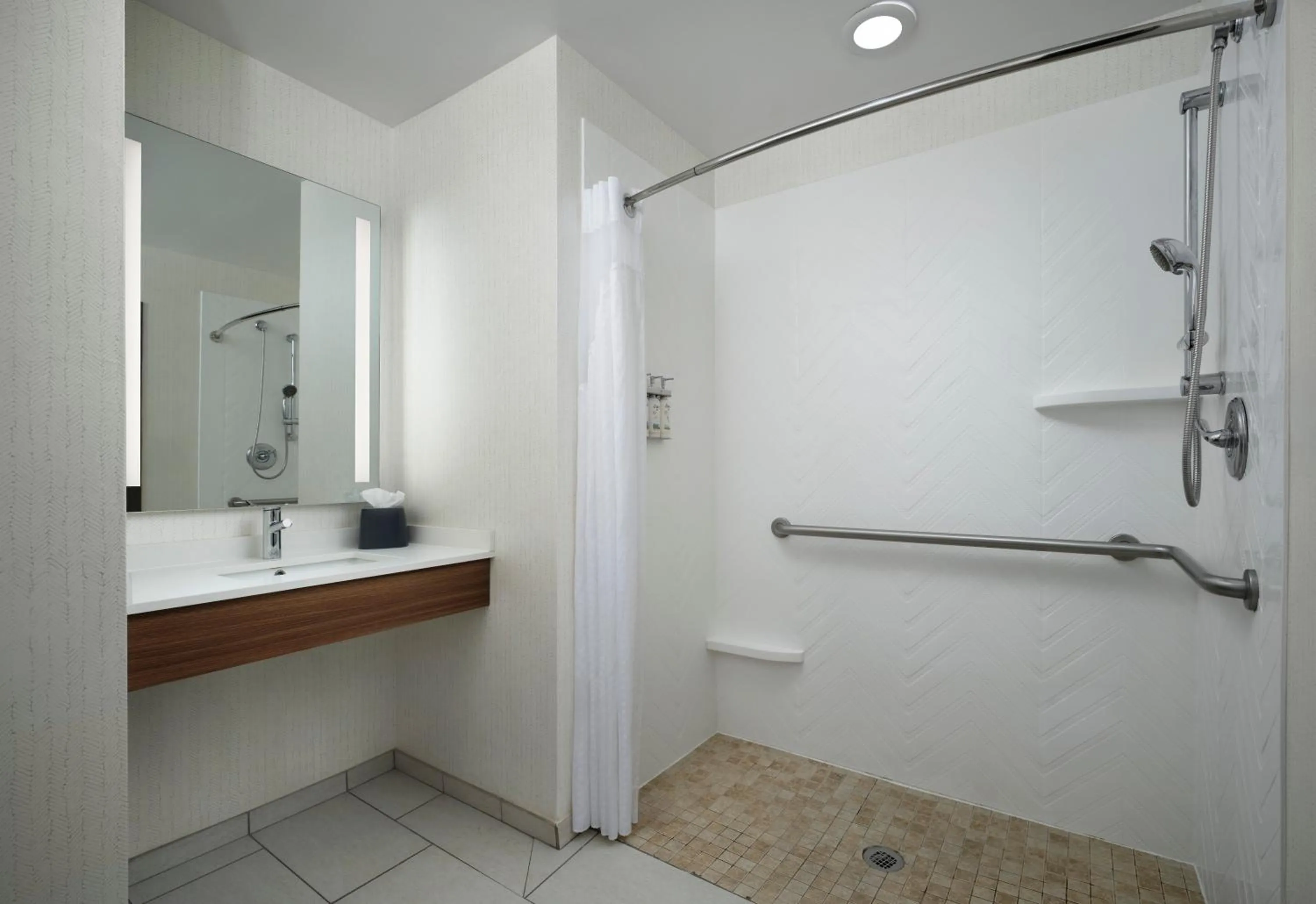 Bathroom in Holiday Inn Meridian East I 59 / I 20