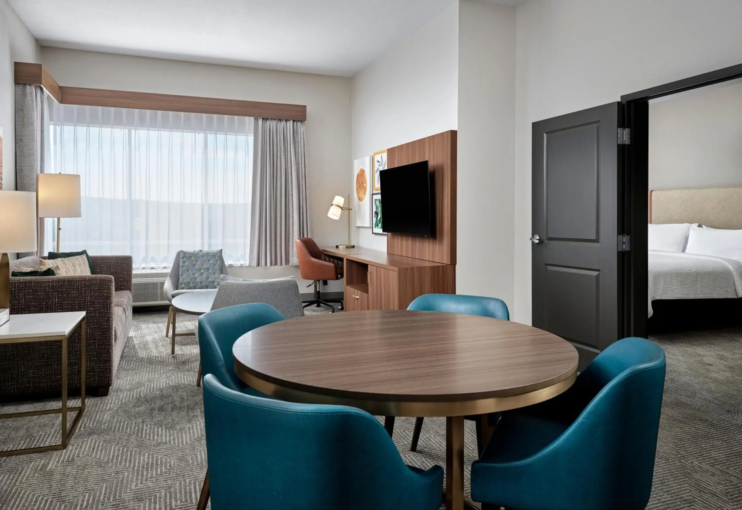 One-Bedroom Suite in Holiday Inn Meridian East I 59 / I 20 One-Bedroom Suite in Holiday Inn Meridian East I 59 / I 20