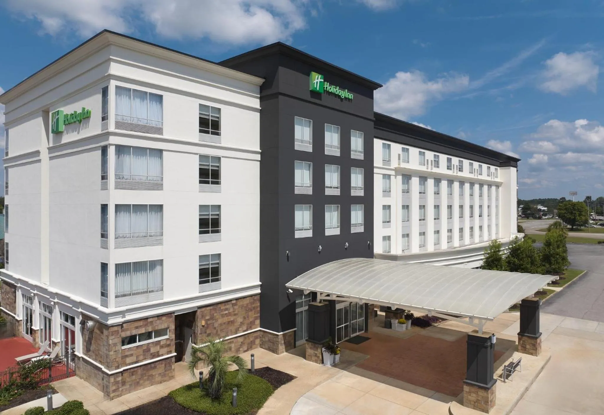 Property building in Holiday Inn Meridian East I 59 / I 20