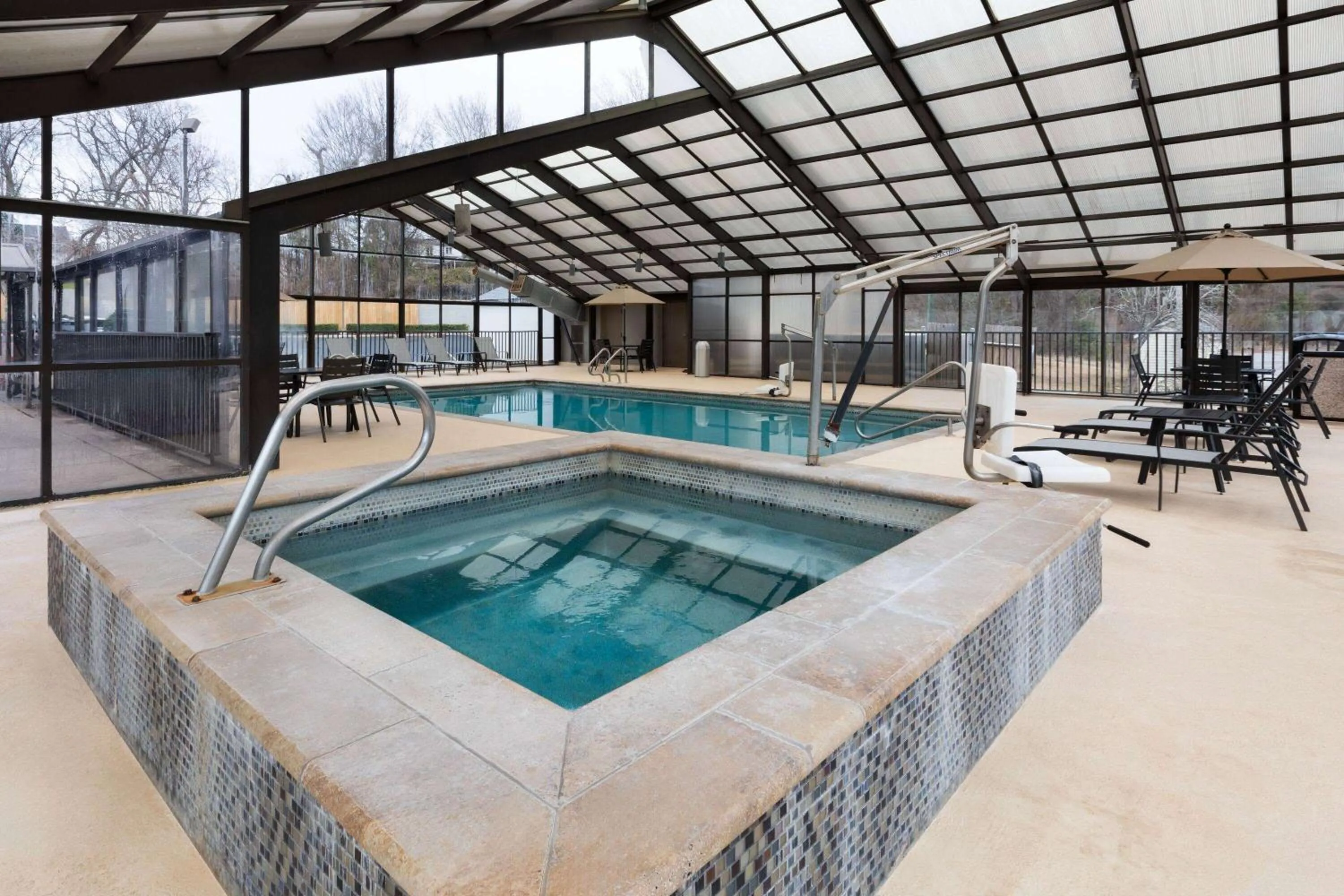 Hot Tub in La Quinta Inn & Suites by Wyndham Meridian