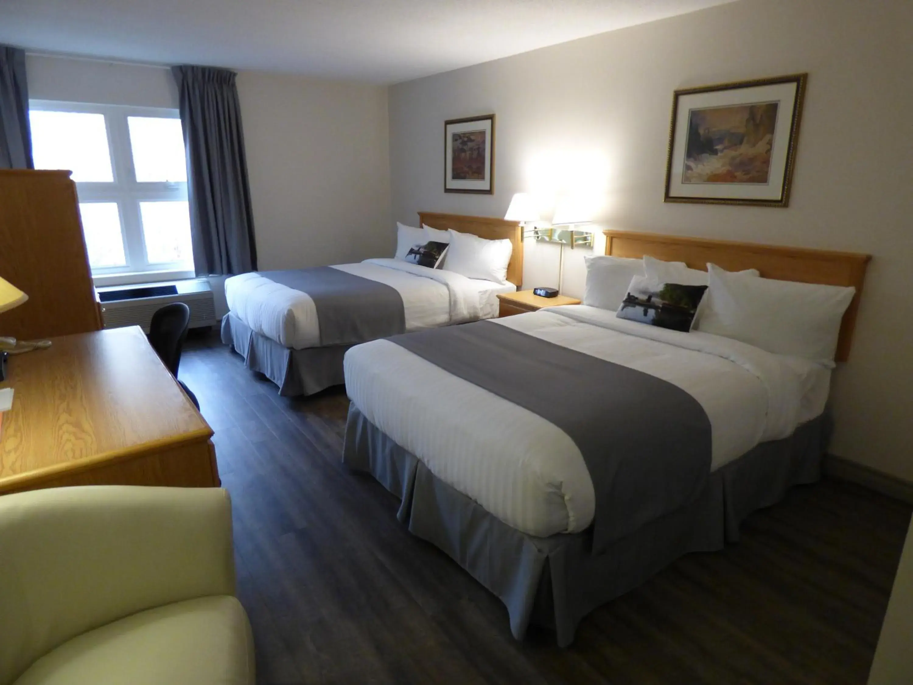 Comfort Double Room with Two Double Beds in Château Logue Hotel Comfort Double Room with Two Double Beds in Château Logue Hotel