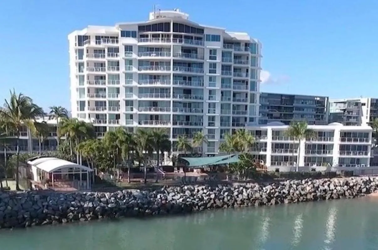 Property building in Mariners North Holiday Apartments