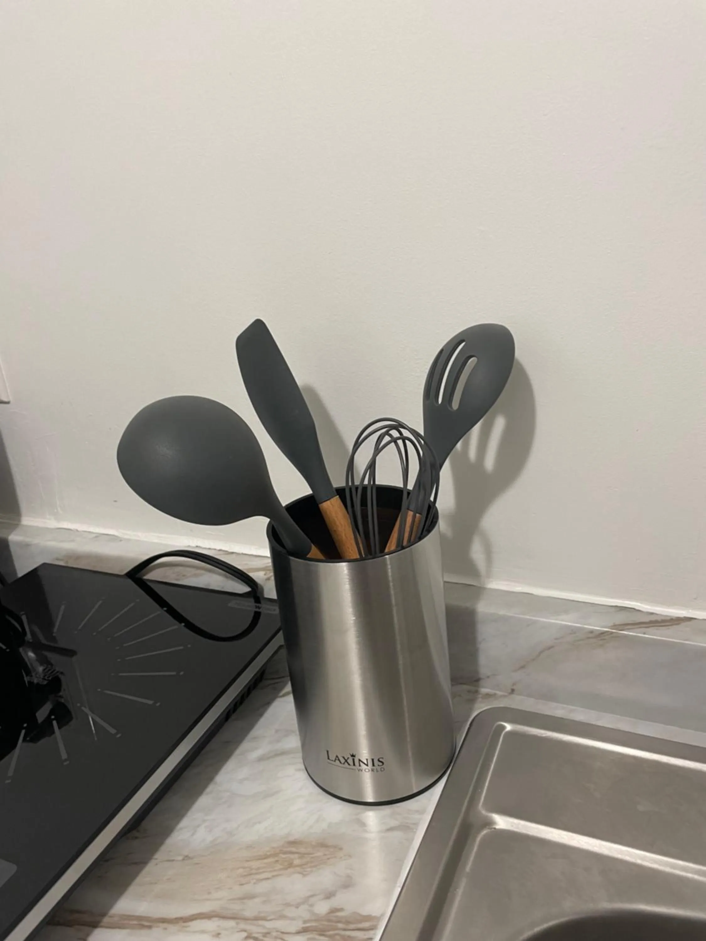 kitchen in Beach Place Hotel