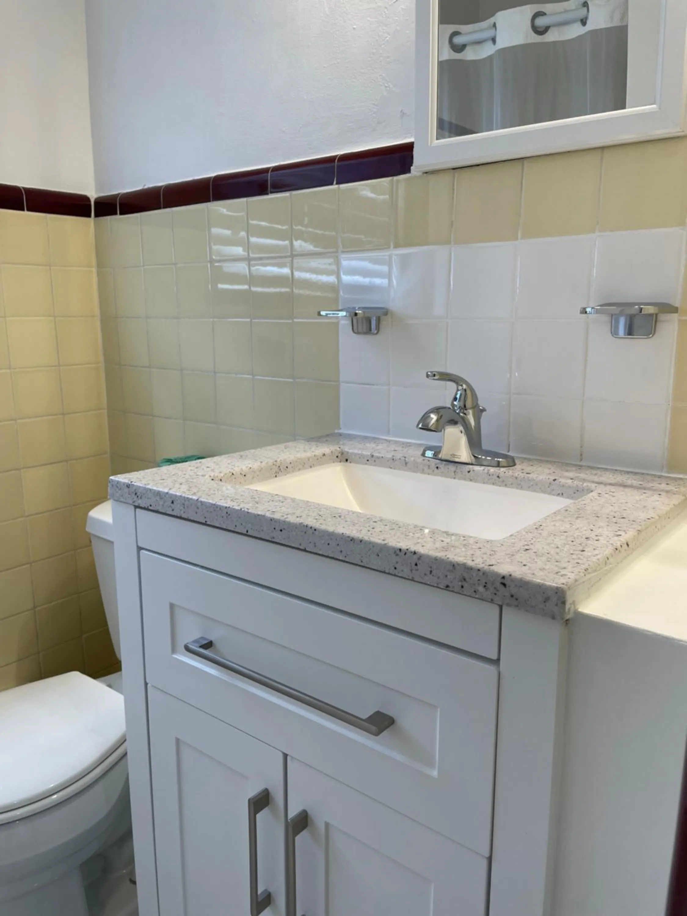 Bathroom in Beach Place Hotel