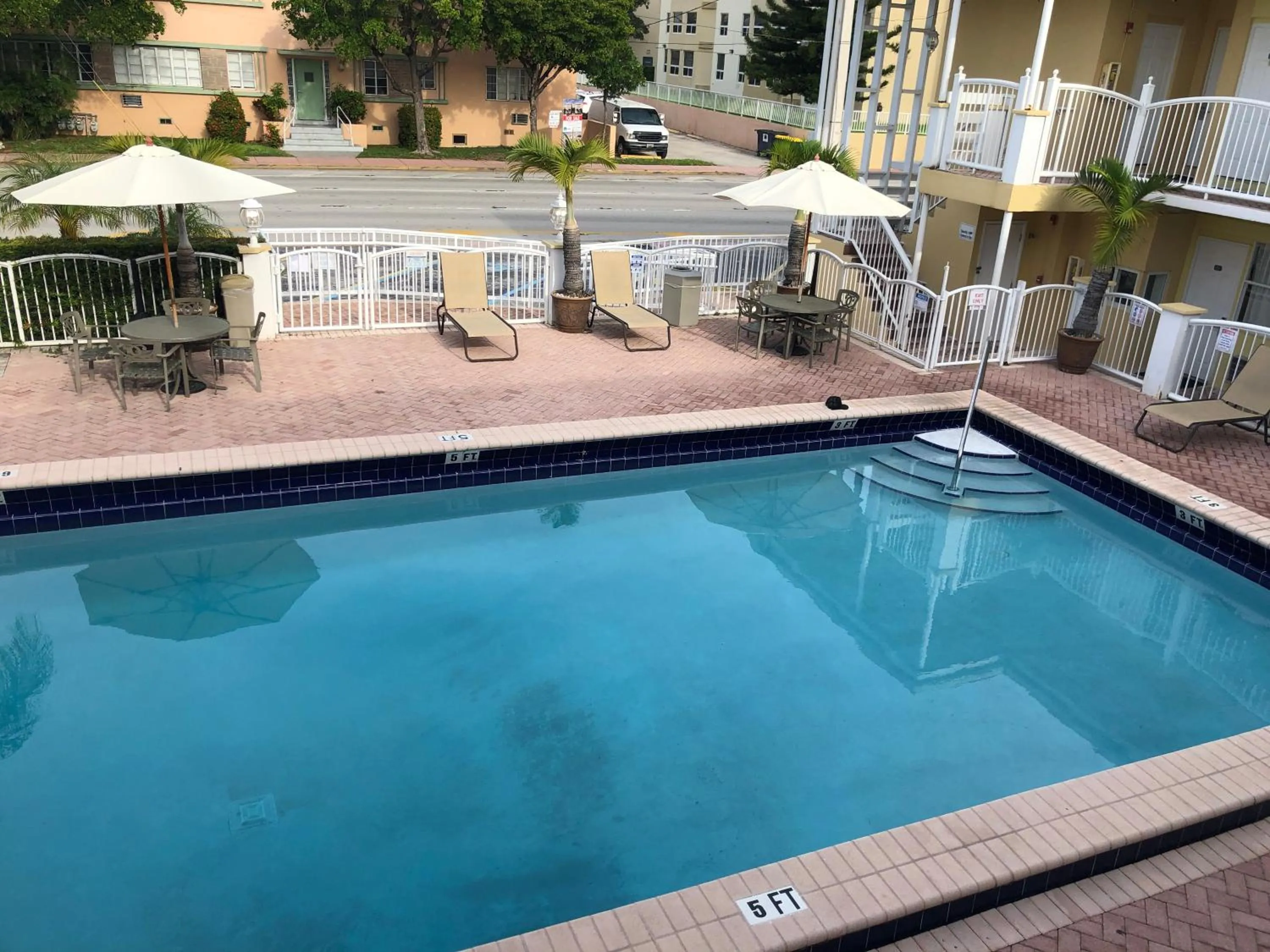 Swimming pool in Beach Place Hotel