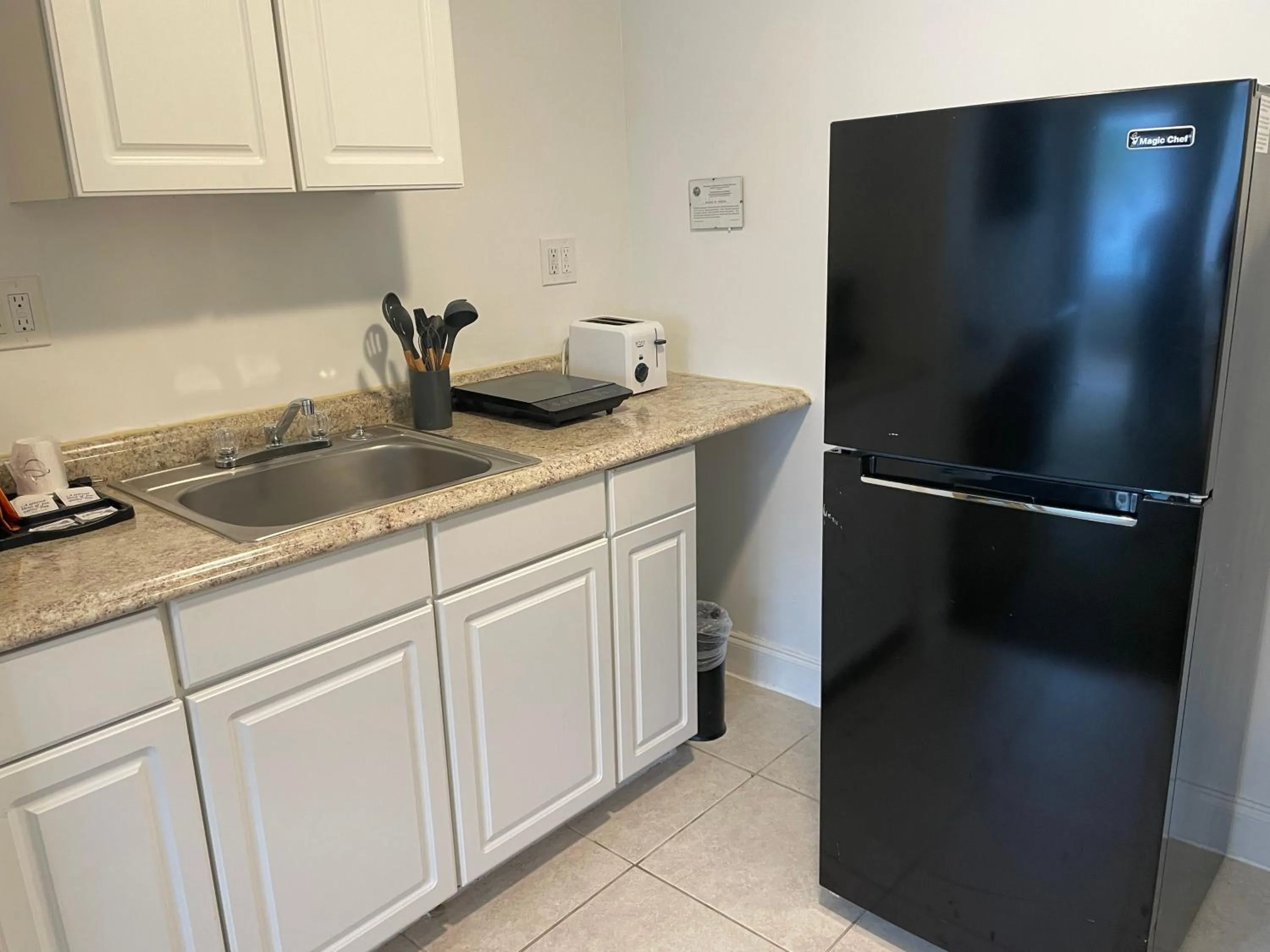 Kitchen or kitchenette in Beach Place Hotel