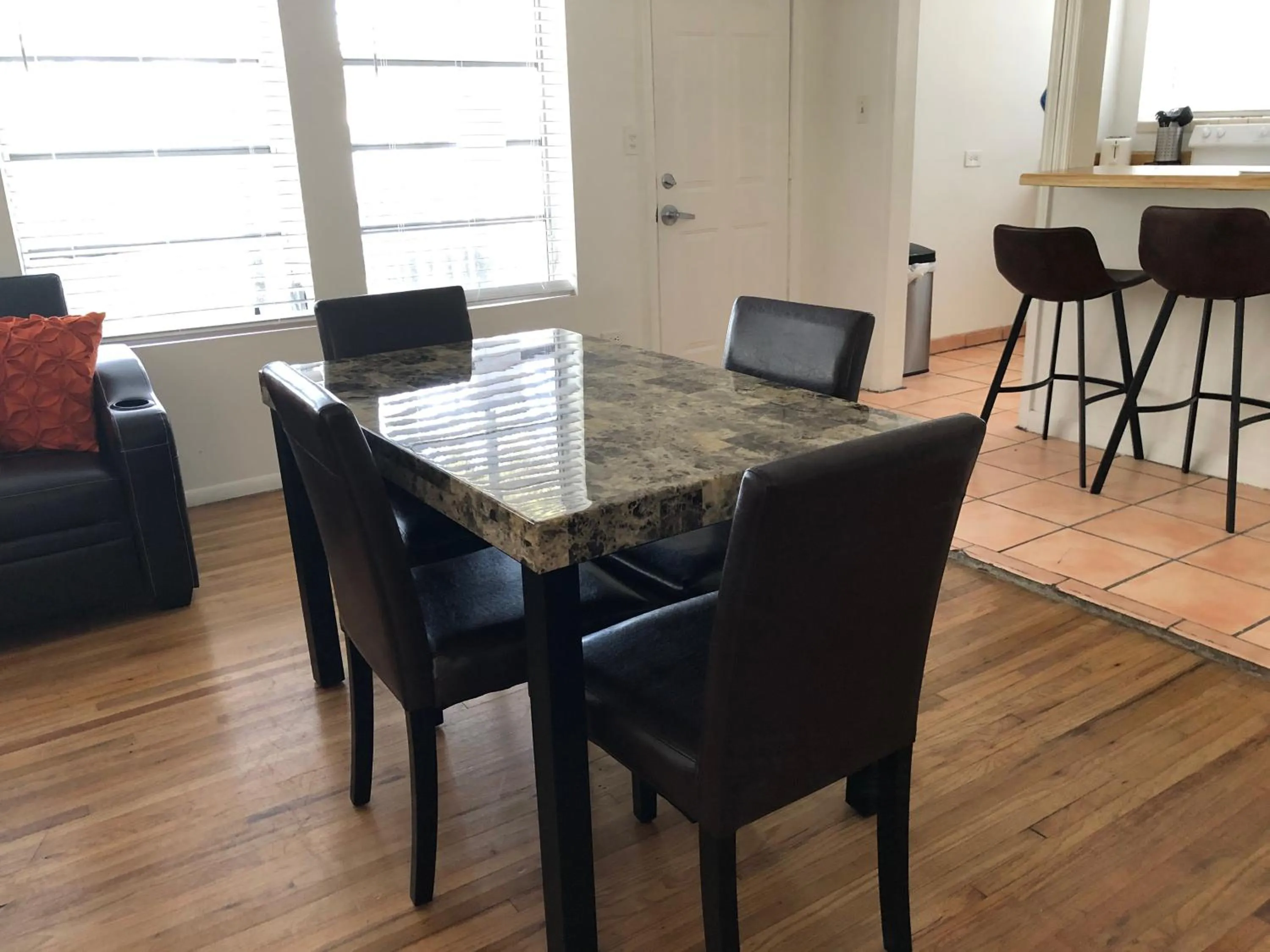 Dining area in Beach Place Hotel