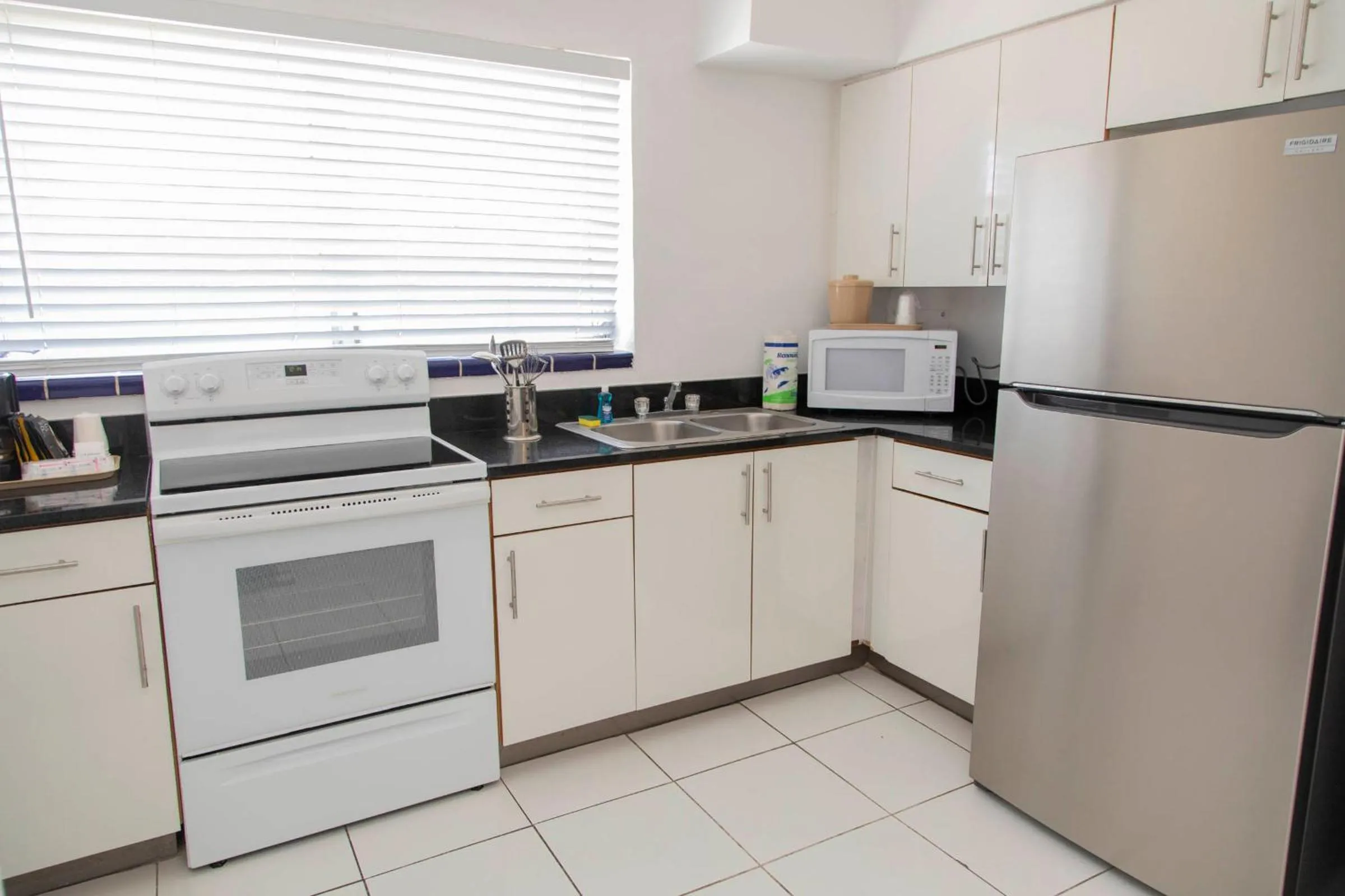 kitchen in Beach Place Hotel