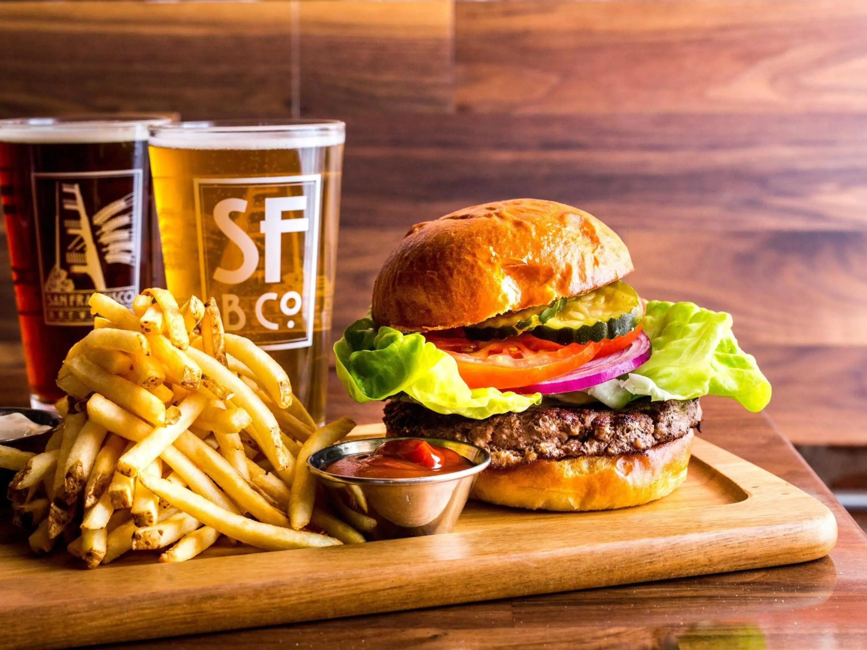 Lounge or bar in The Fairmont Heritage Place Ghirardelli Square