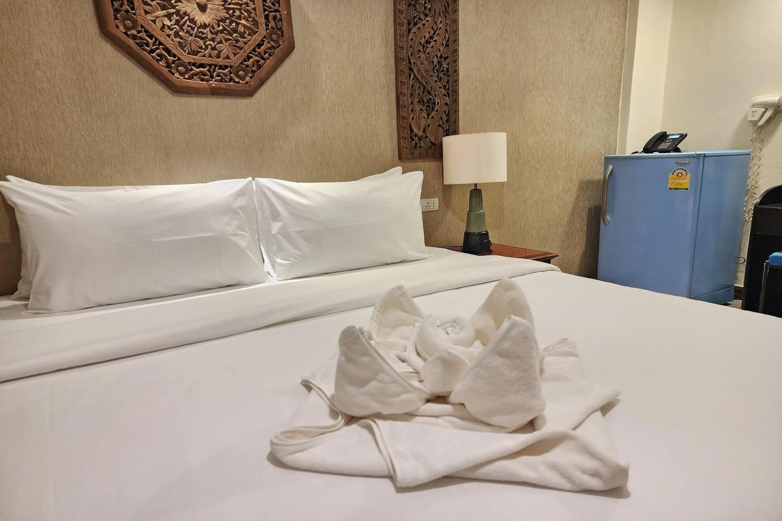 Bedroom, Bed in Kim Hotel At Bangplong