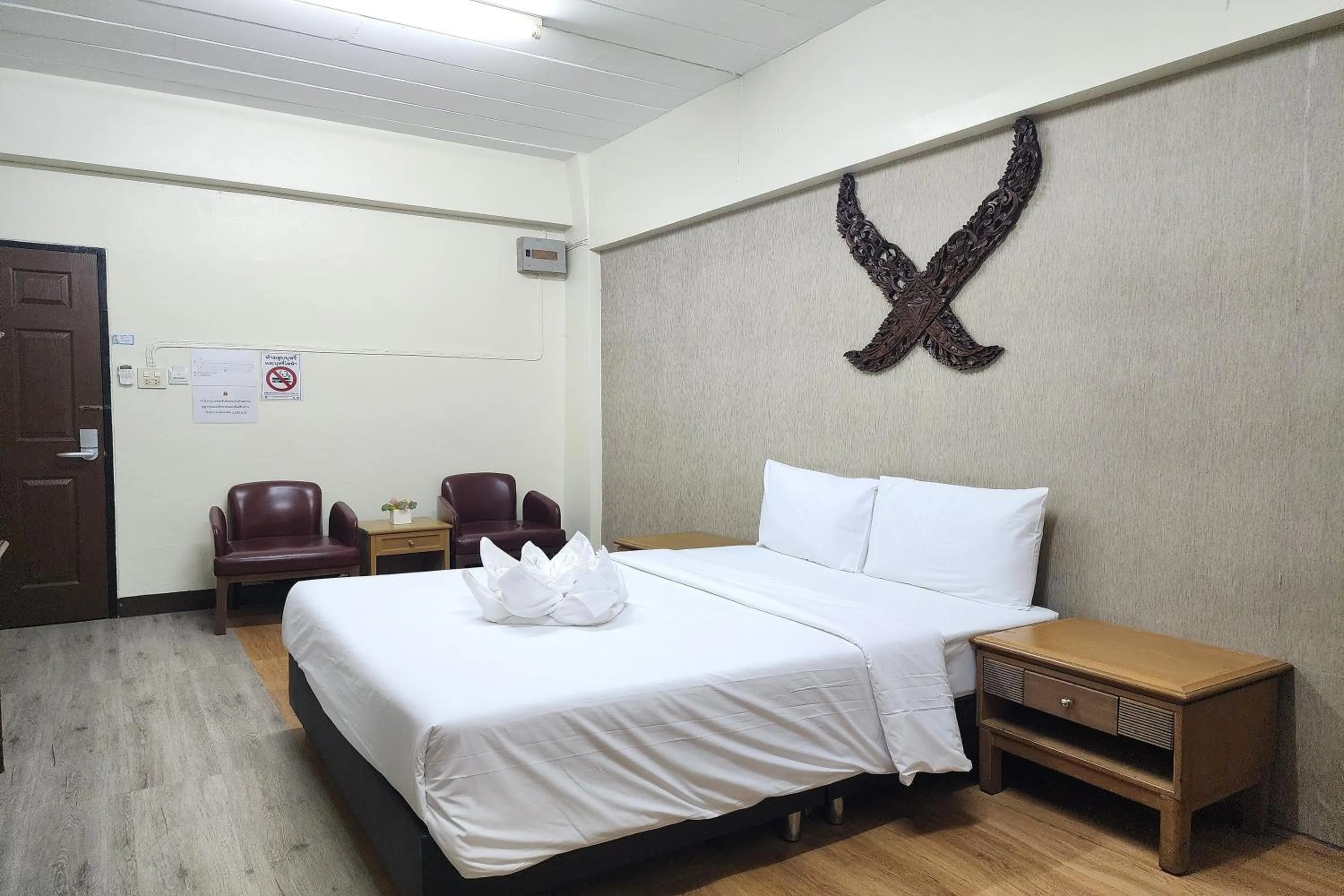 Bedroom, Bed in Kim Hotel At Bangplong