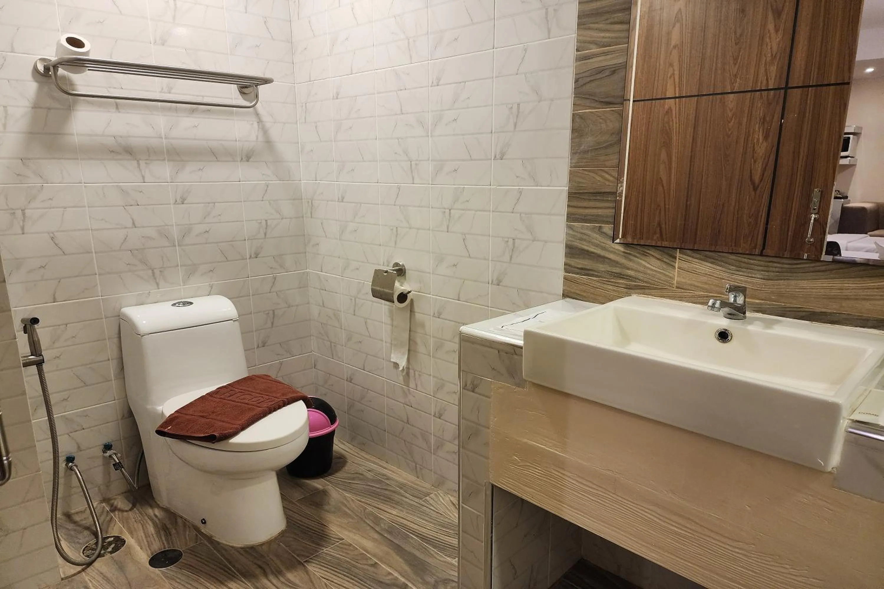 Bathroom in Kim Hotel At Bangplong