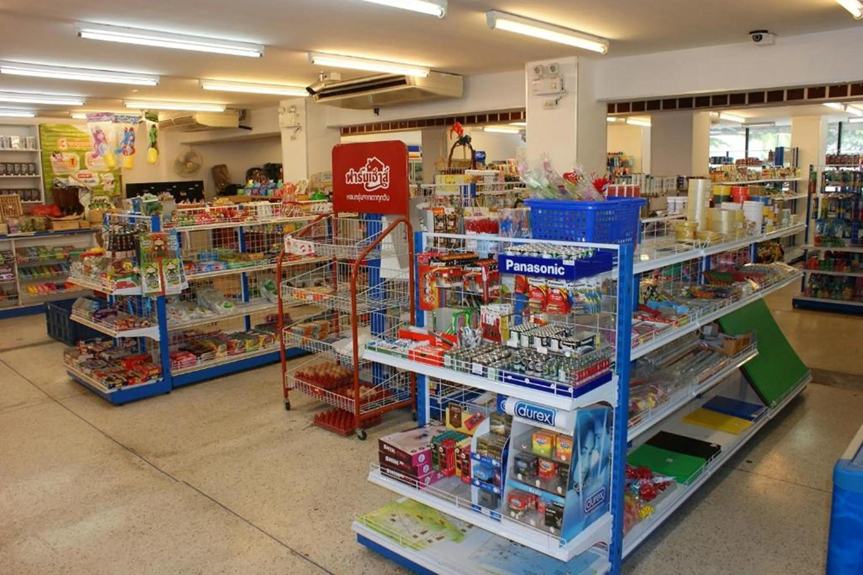 Supermarket/grocery shop in Kim Hotel At Bangplong