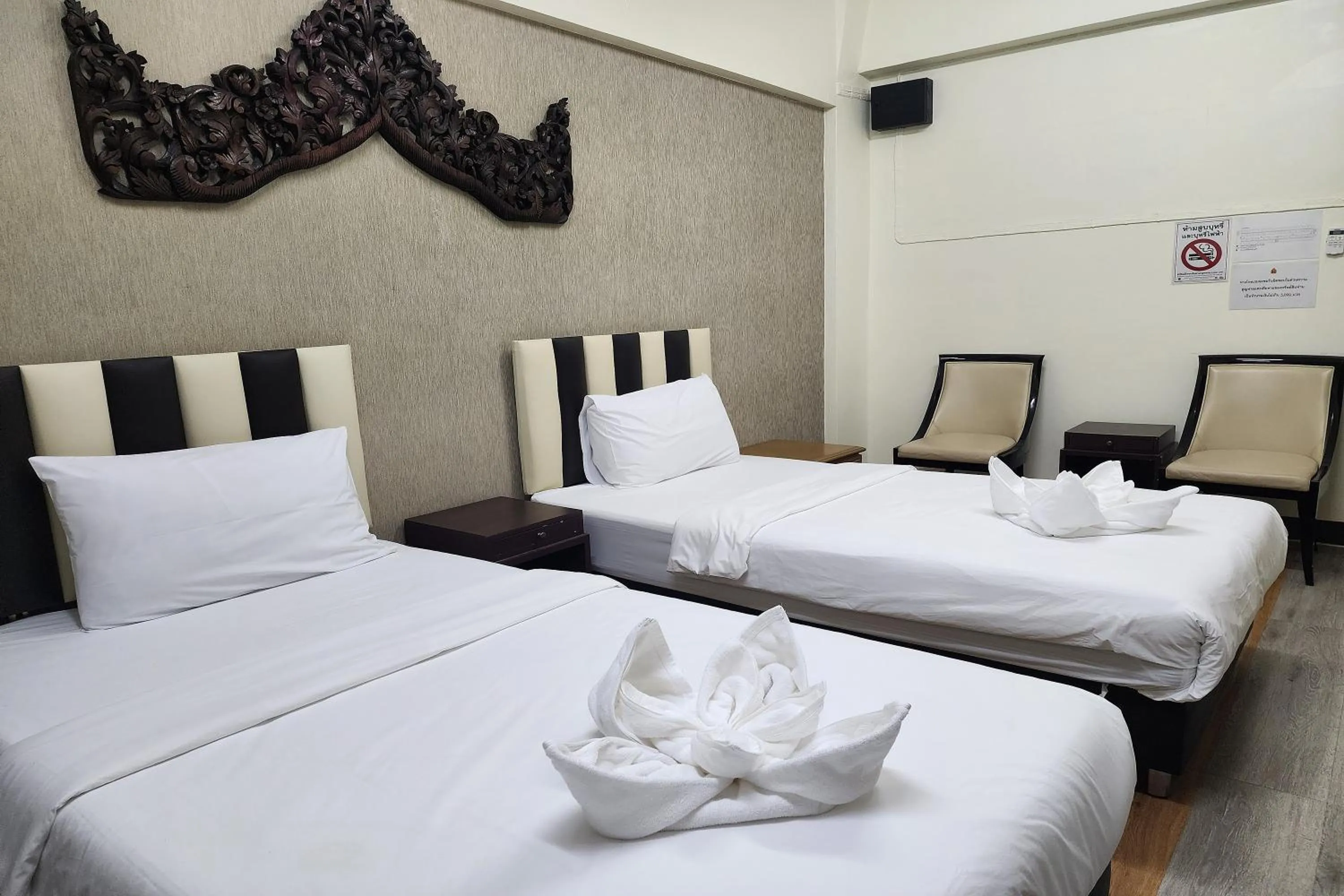 Bedroom, Bed in Kim Hotel At Bangplong