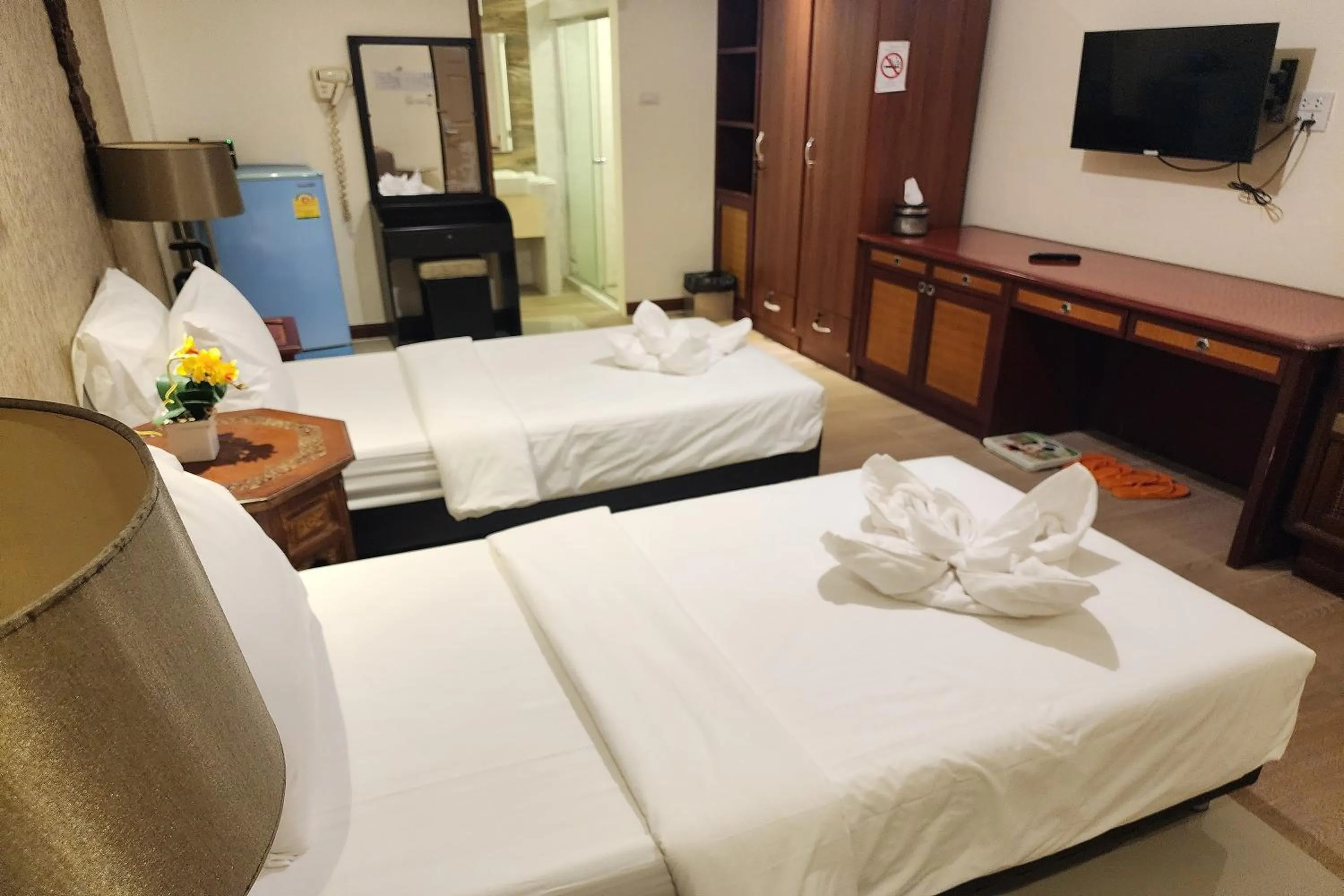 Bedroom, Bed in Kim Hotel At Bangplong