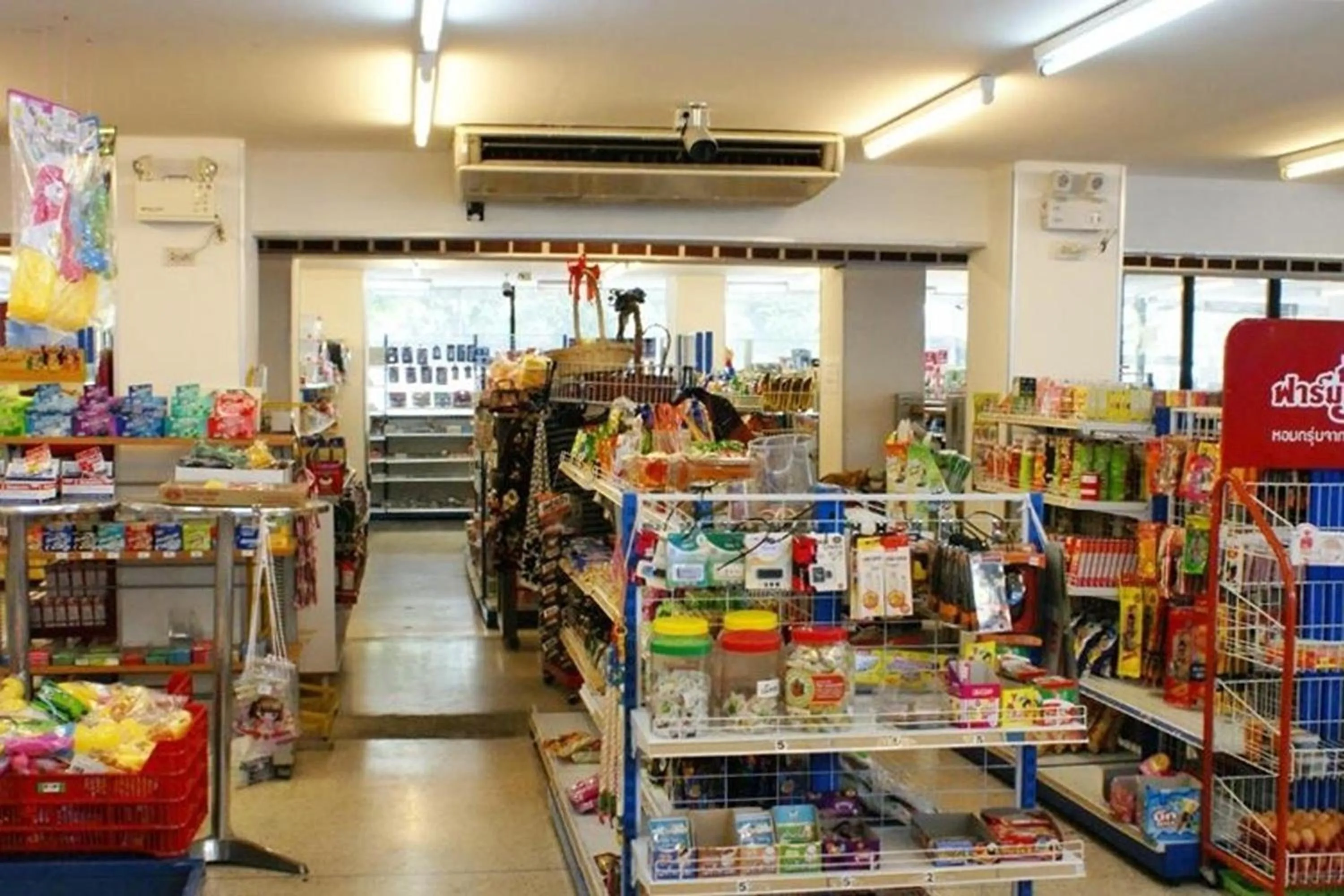 Supermarket/grocery shop in Kim Hotel At Bangplong