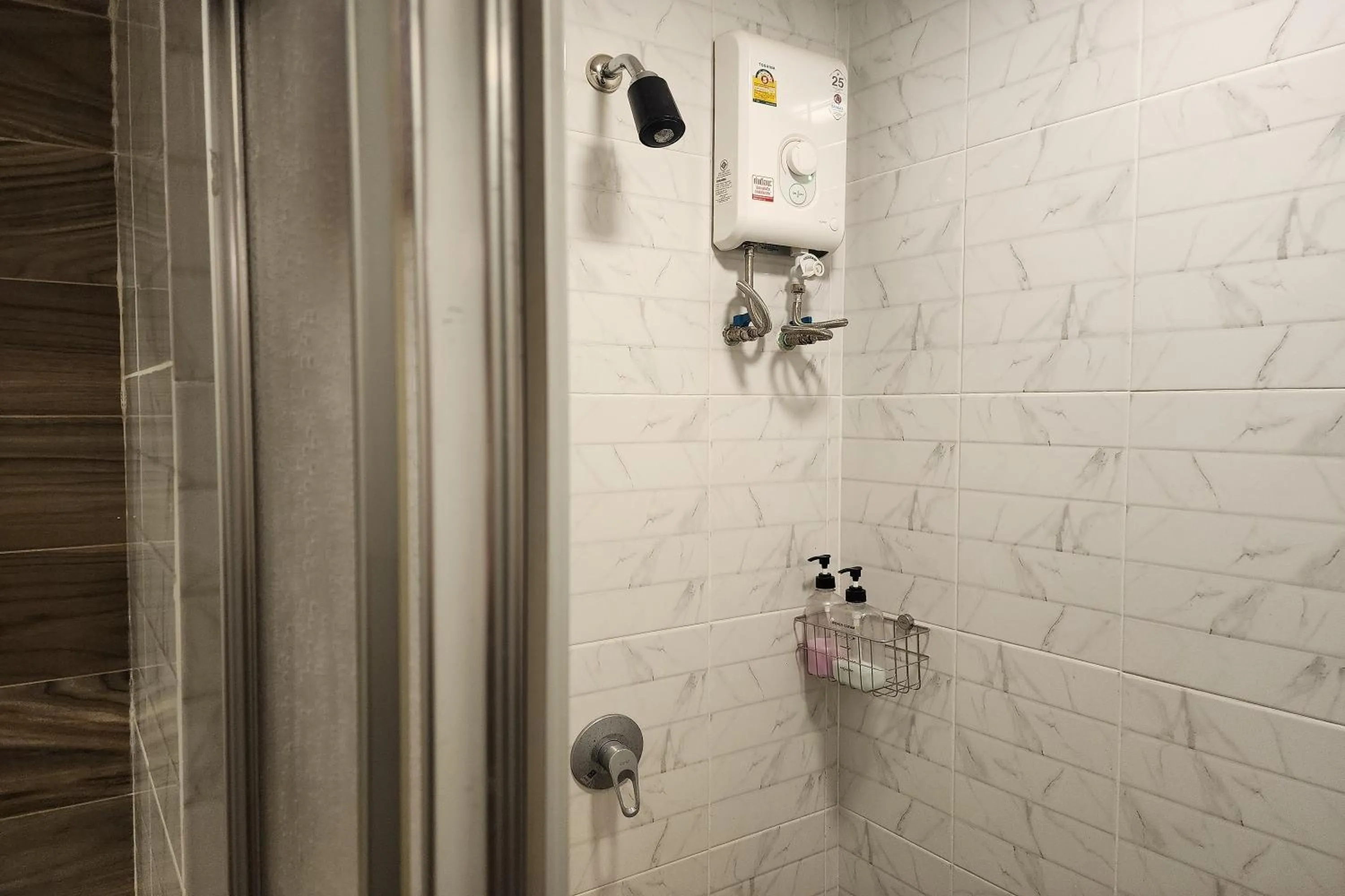 Bathroom in Kim Hotel At Bangplong