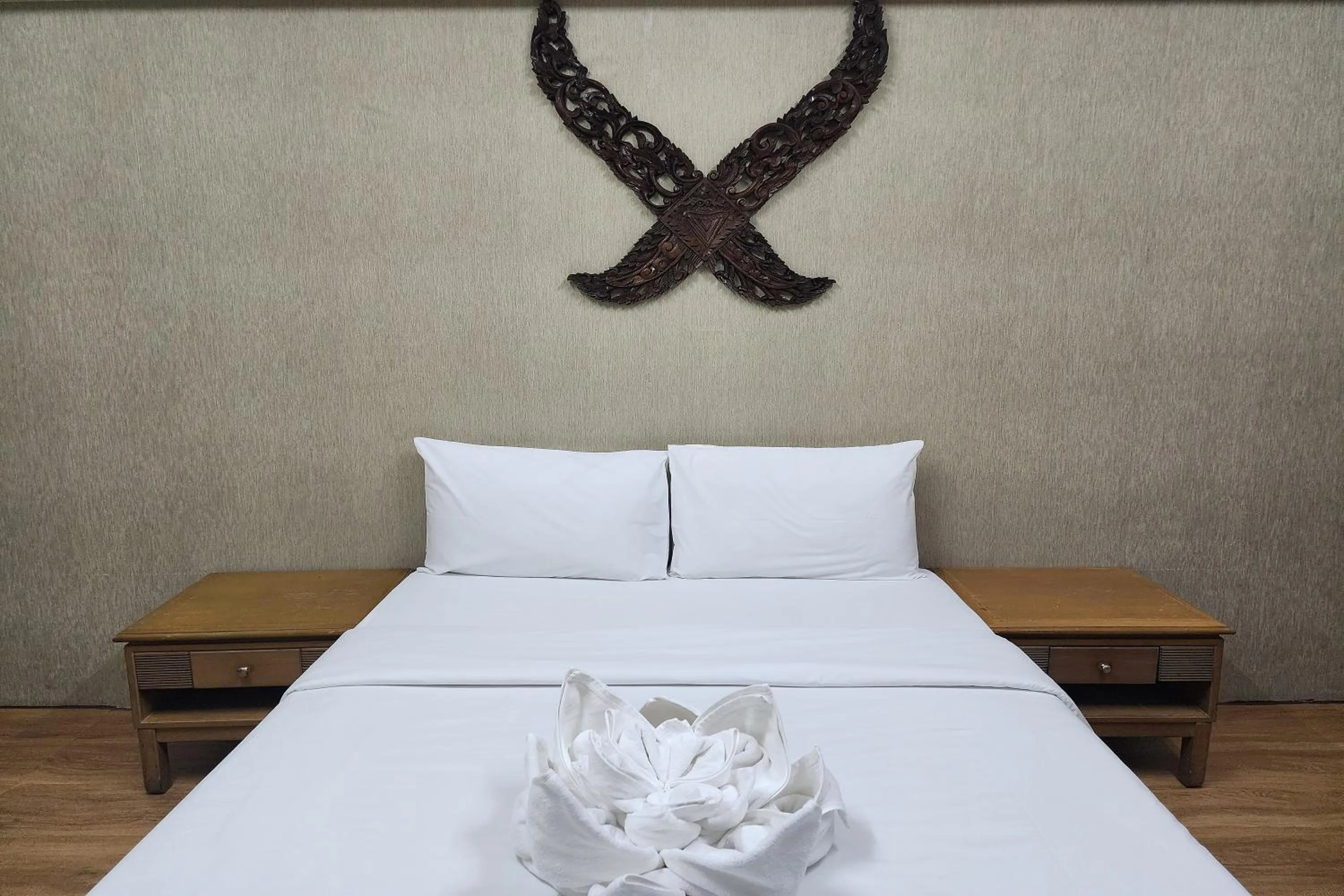 Bedroom, Bed in Kim Hotel At Bangplong