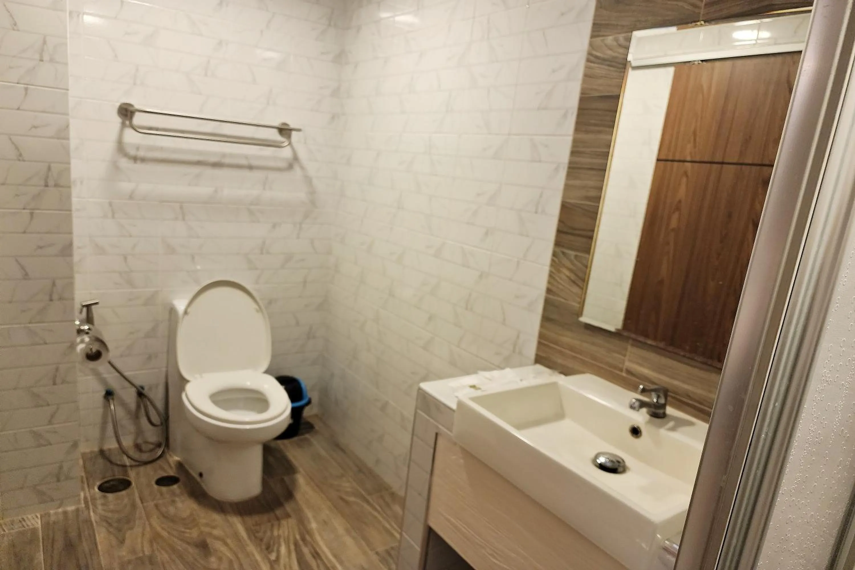 Bathroom in Kim Hotel At Bangplong