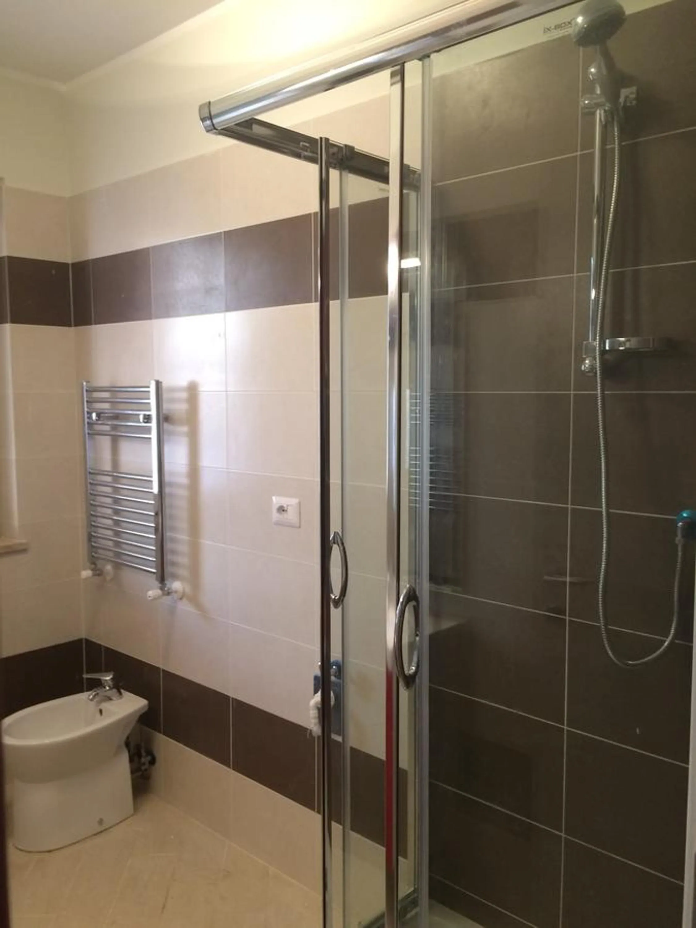 Shower in Guest House Roma Express