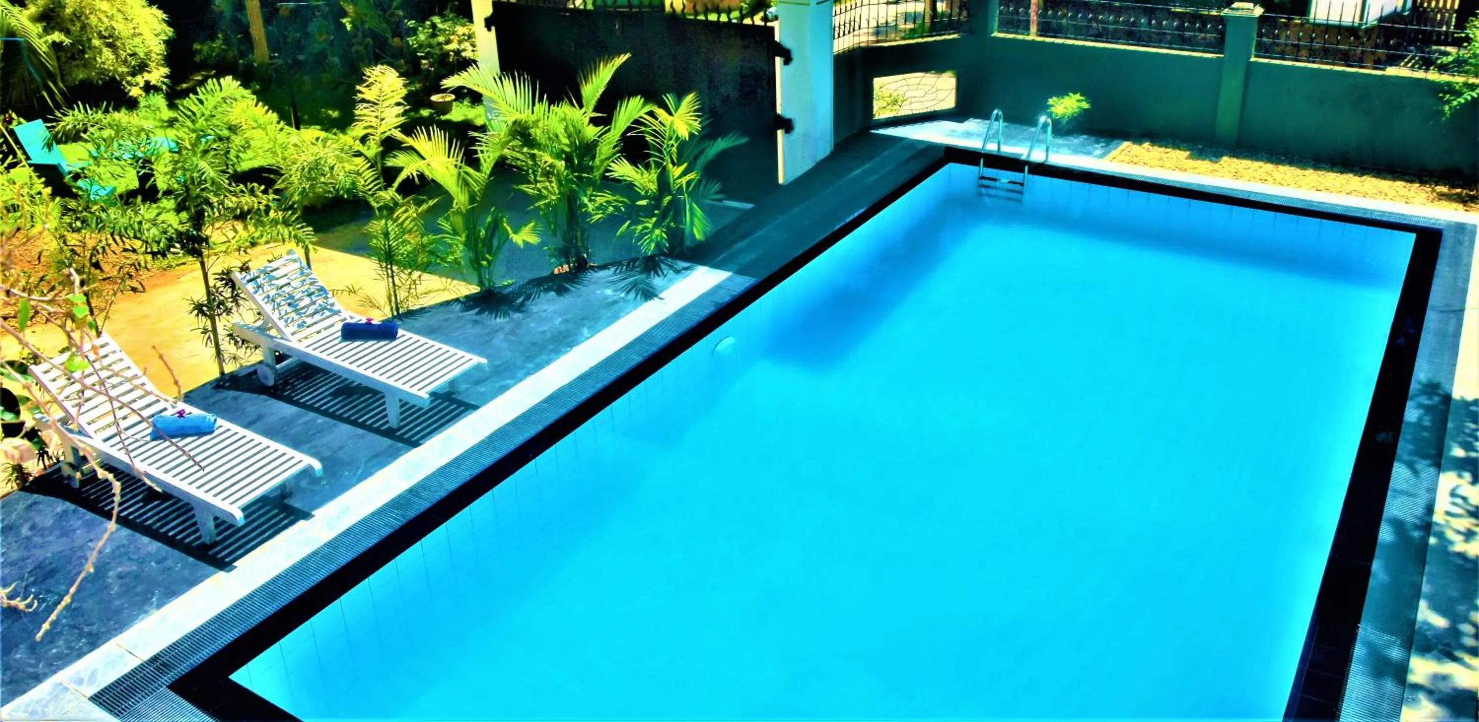 Swimming pool in Emel Boutique