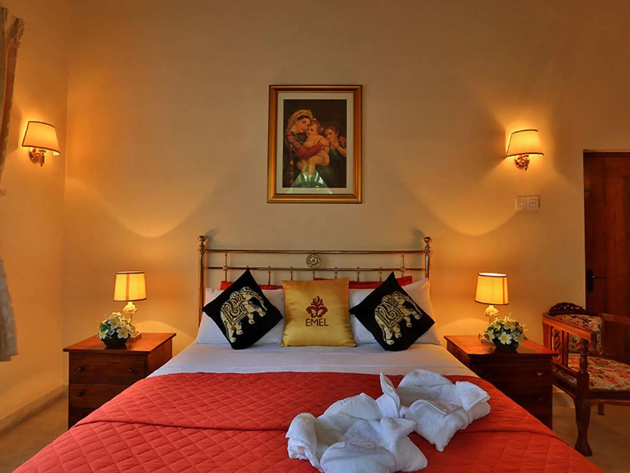 Bedroom, Bed in Emel Boutique