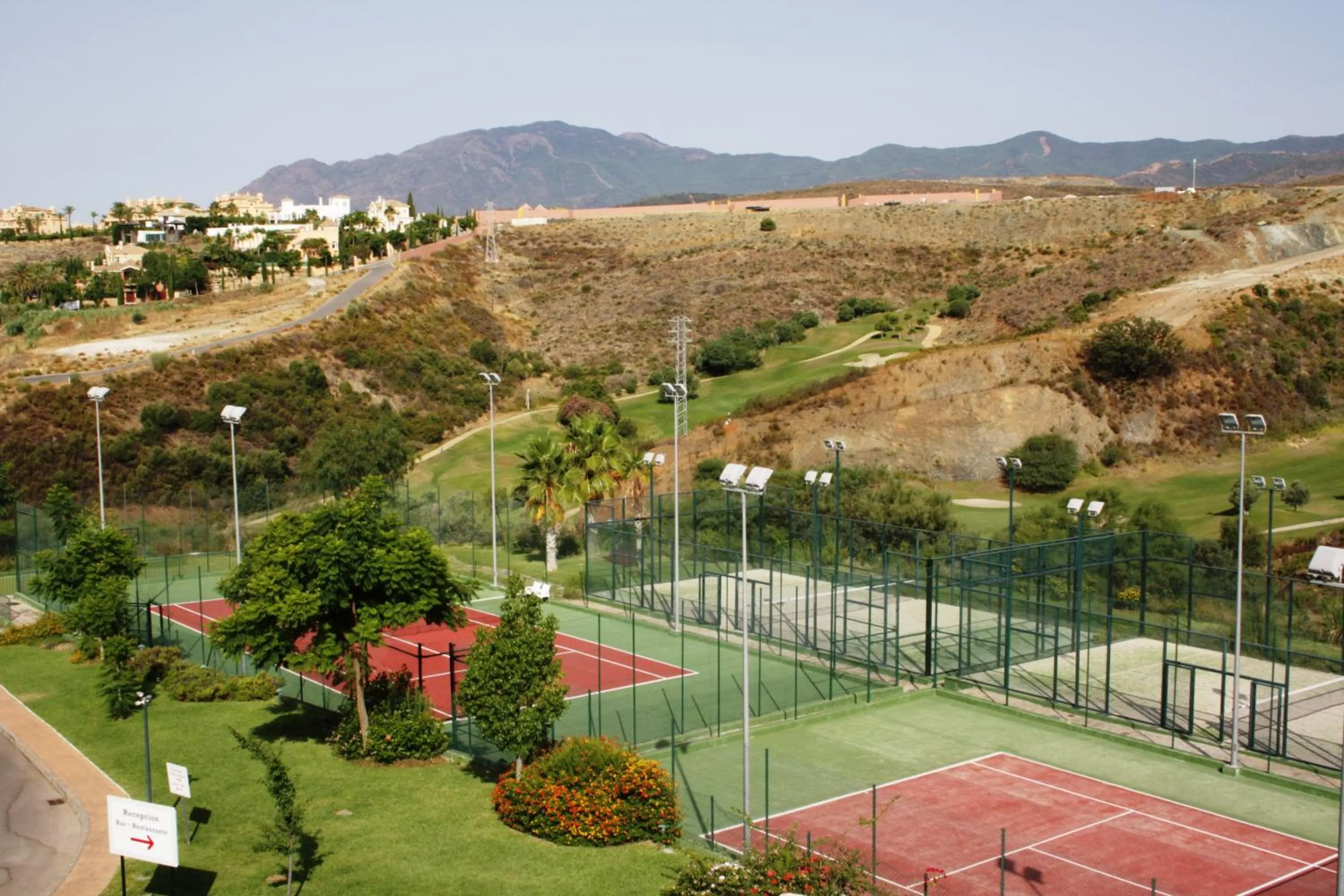 Tennis court in Colina del Paraiso