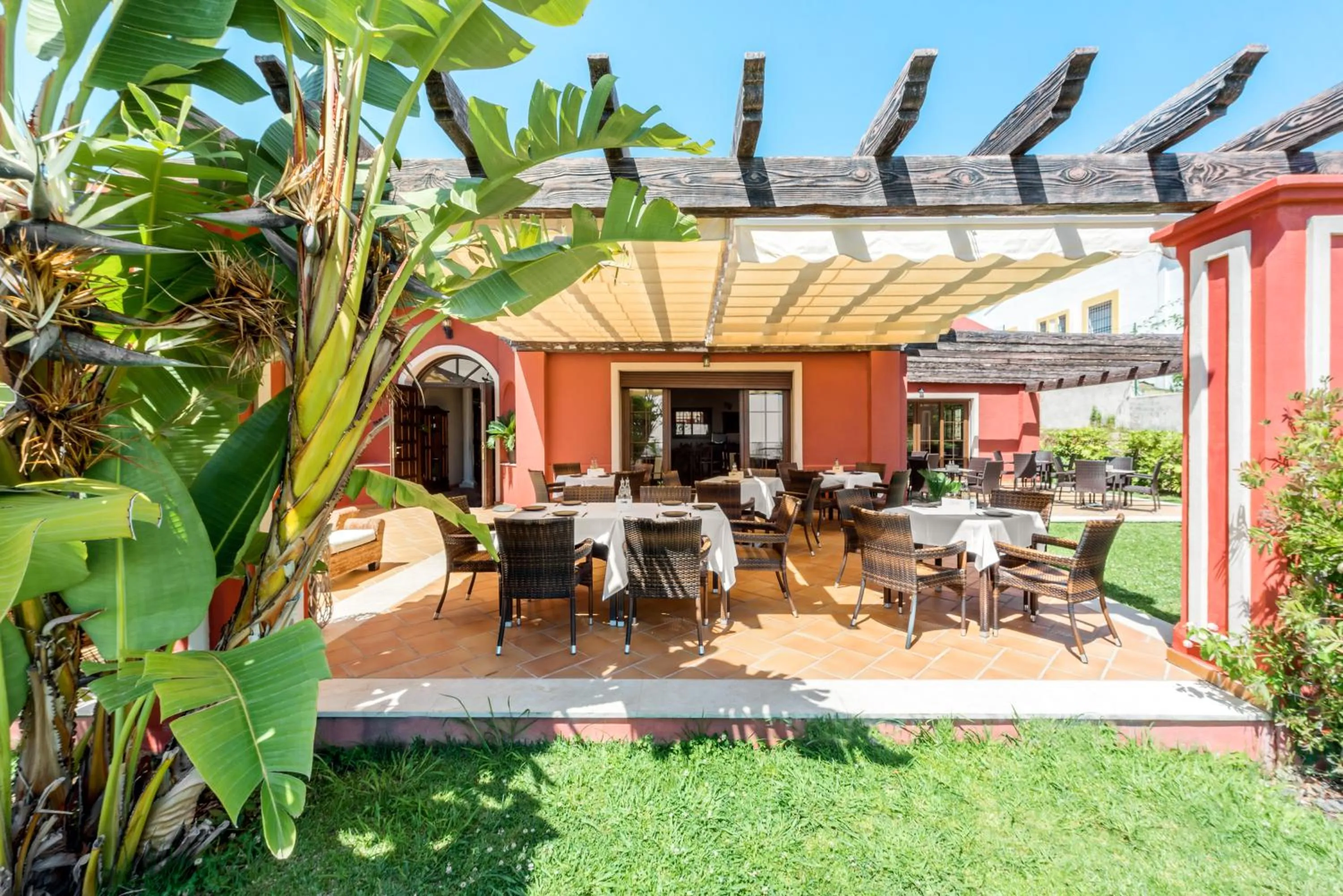 Restaurant/places to eat in Colina del Paraiso