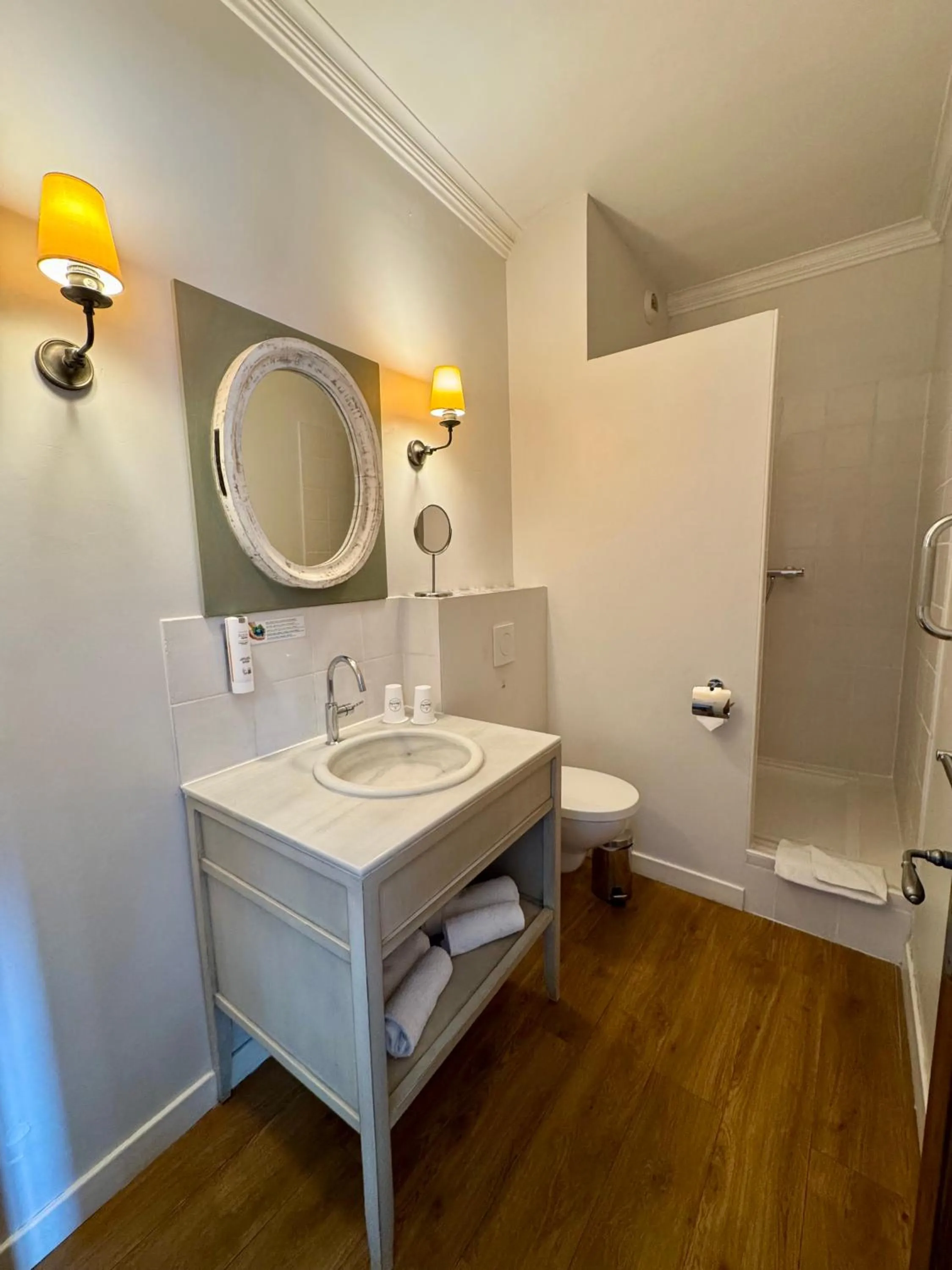 Bathroom in Hotel Du Midi