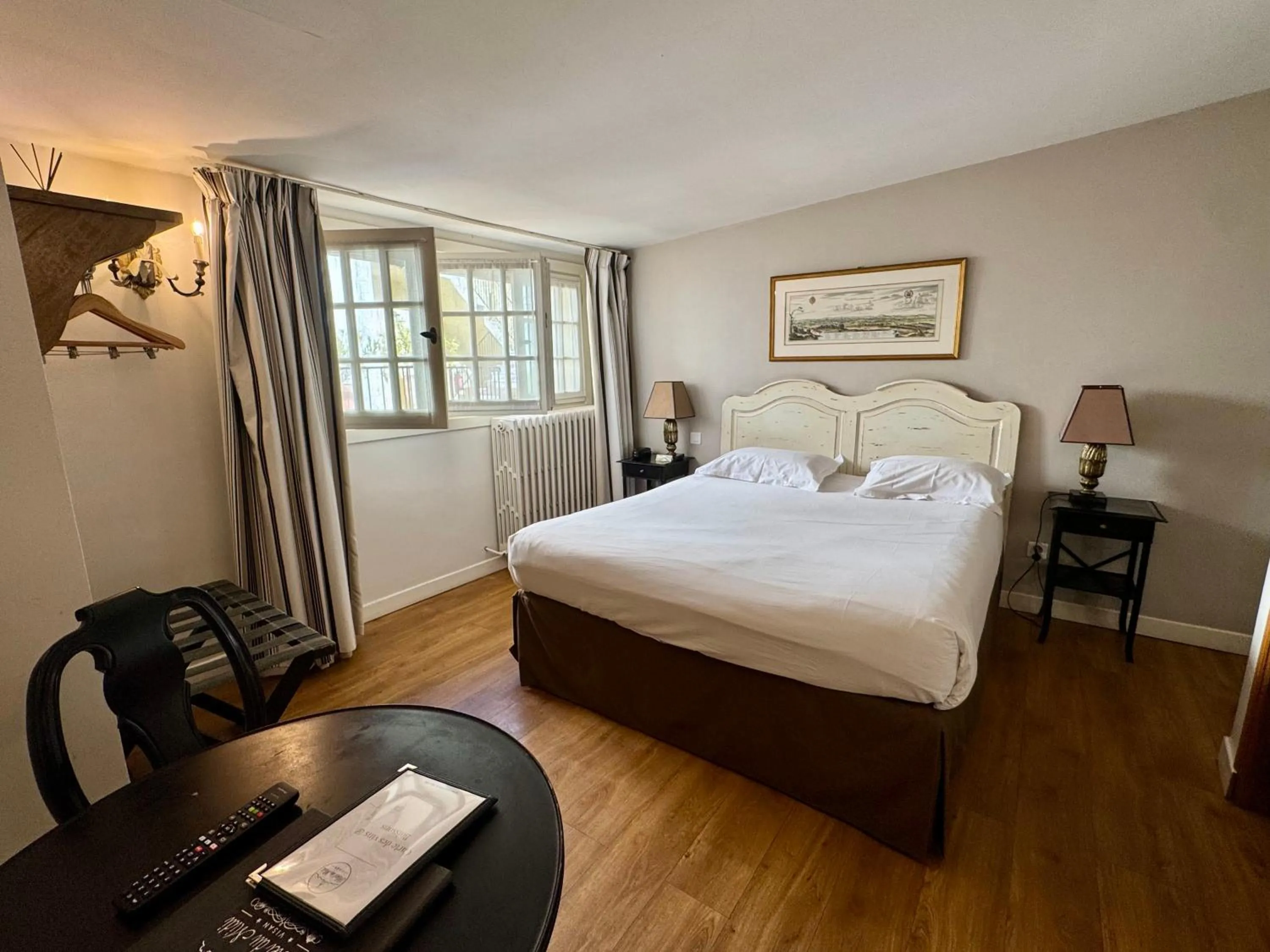 Bedroom, Bed in Hotel Du Midi