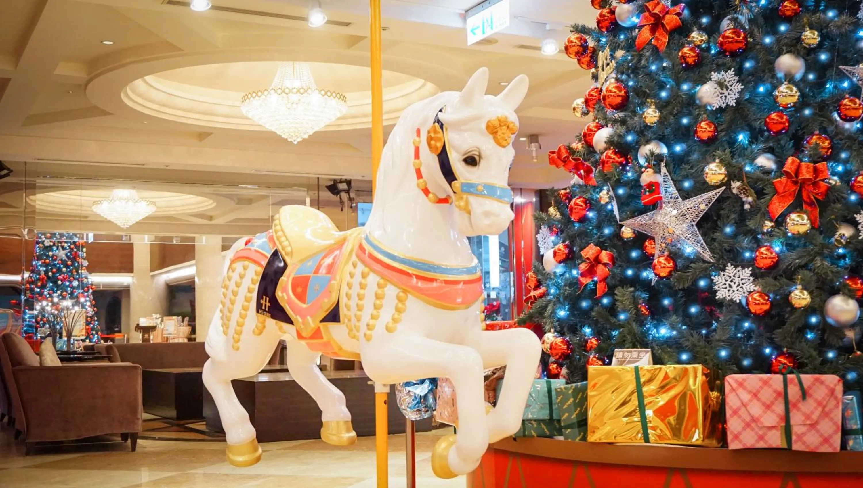 Lobby or reception in HiONE Holiday Hotel