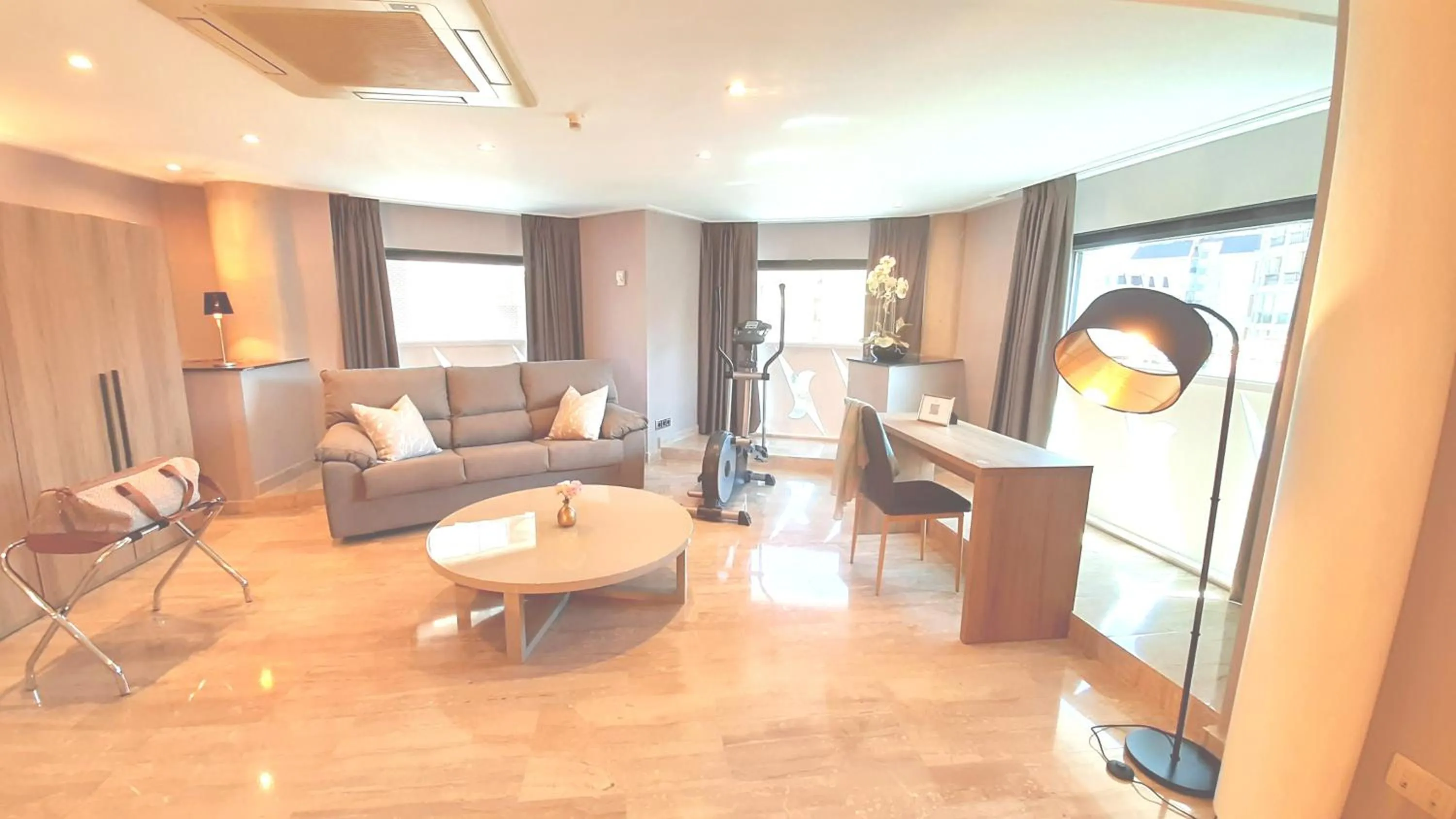 Seating area in Hotel Nueva Plaza