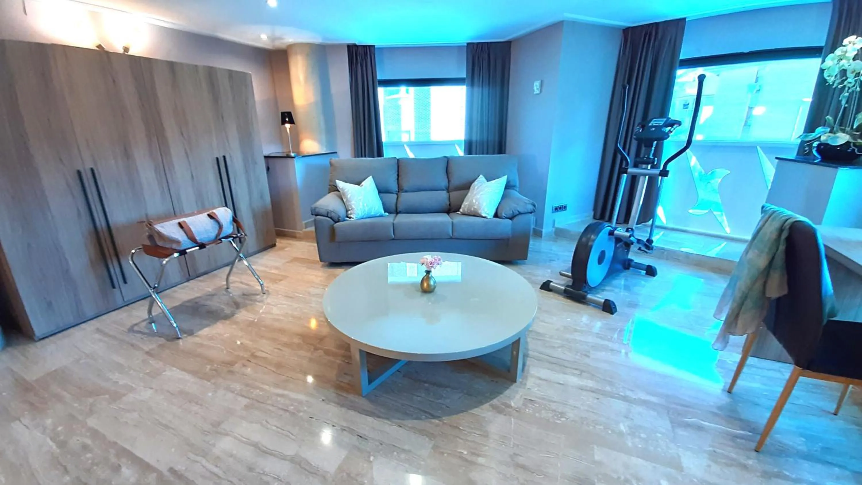 Seating area in Hotel Nueva Plaza