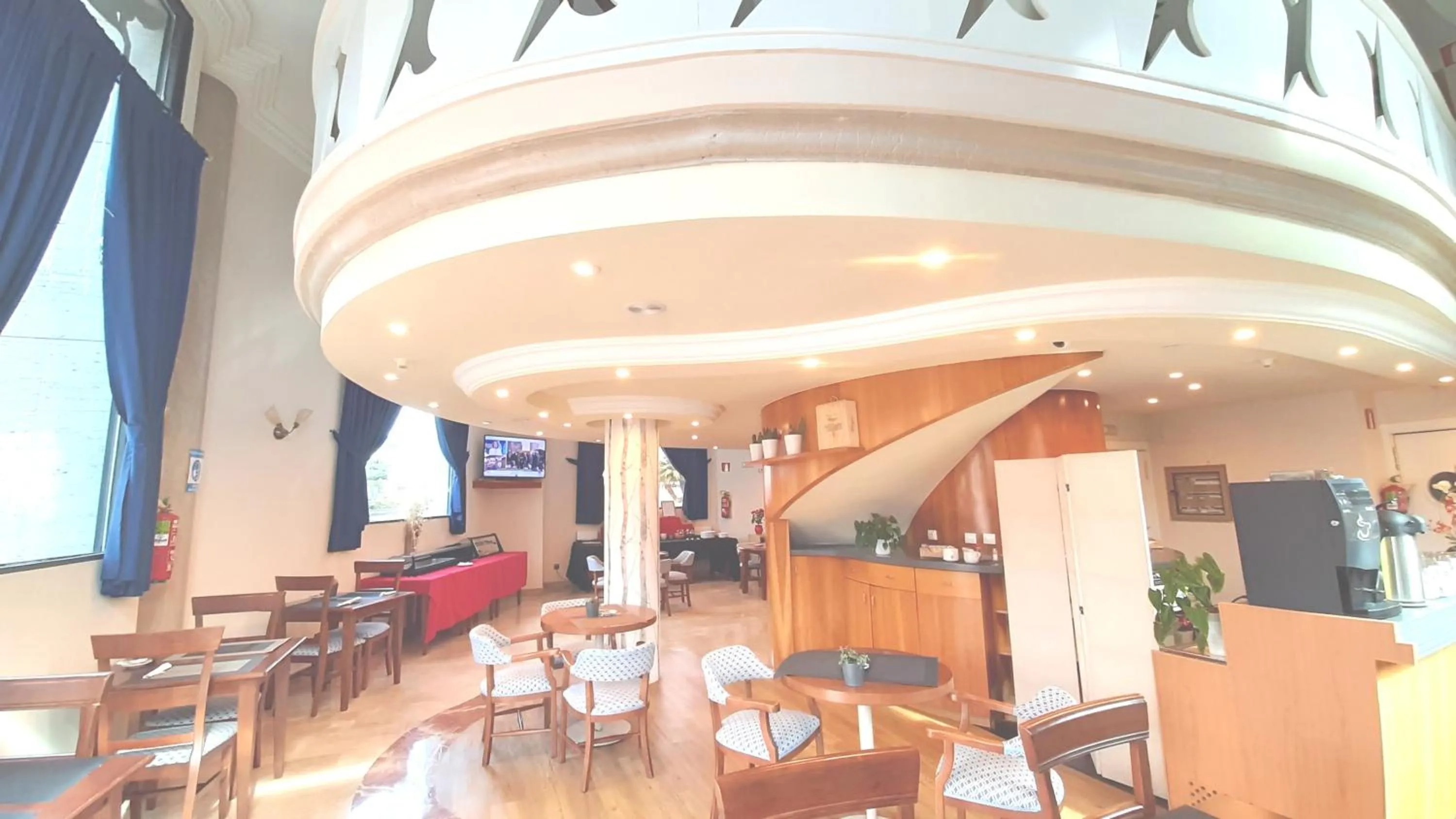 Restaurant/places to eat in Hotel Nueva Plaza