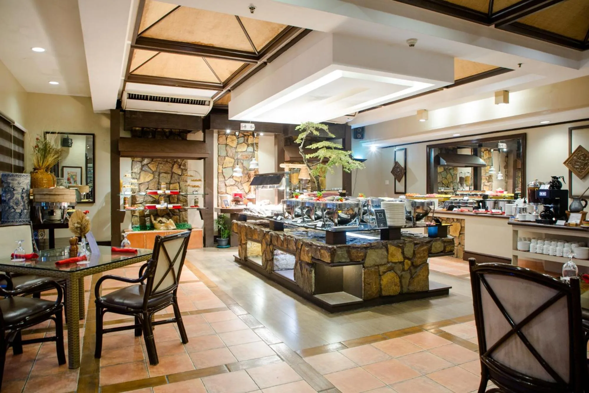 Restaurant/places to eat in Waterfront Insular Hotel Davao