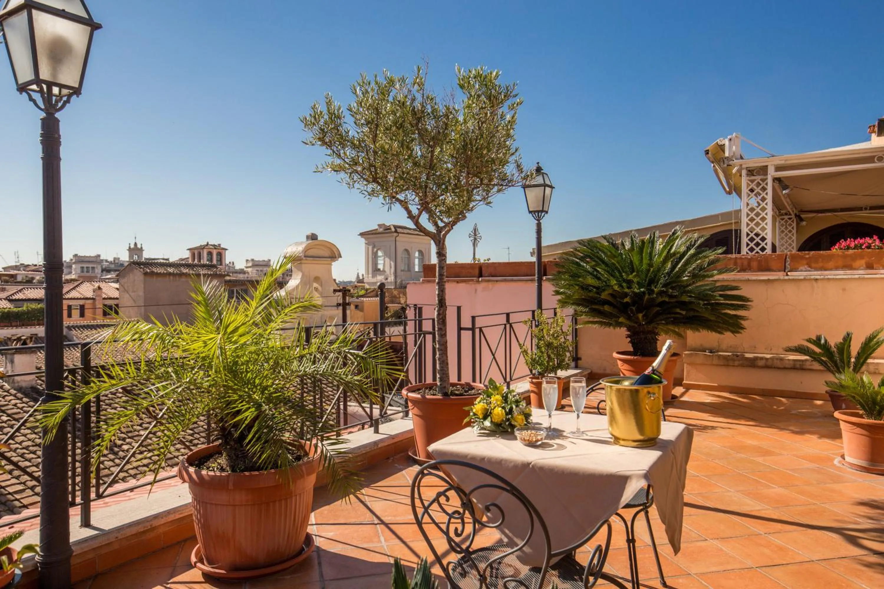 Day in Hotel La Lumiere Di Piazza Di Spagna