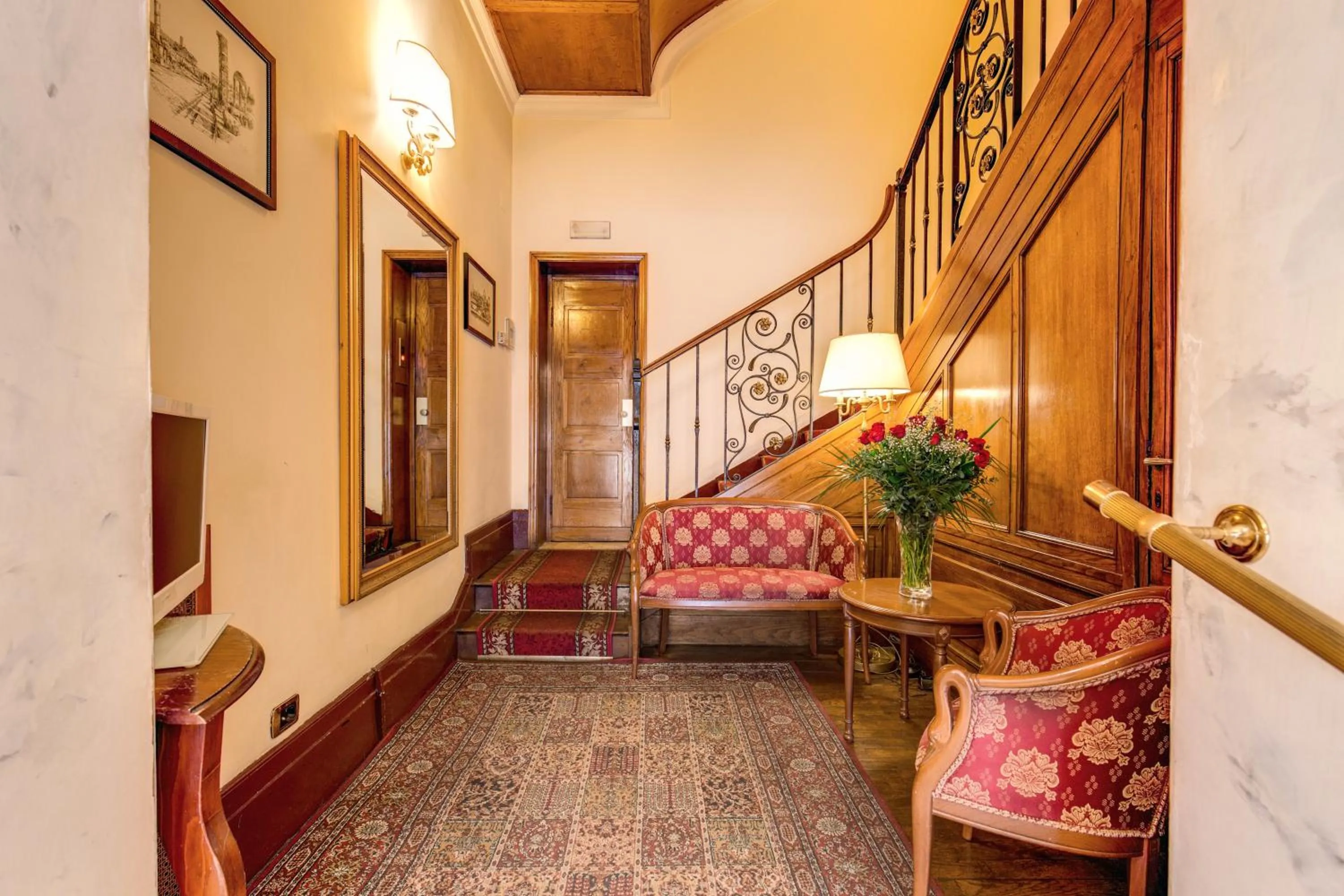 Lobby or reception in Hotel La Lumiere Di Piazza Di Spagna
