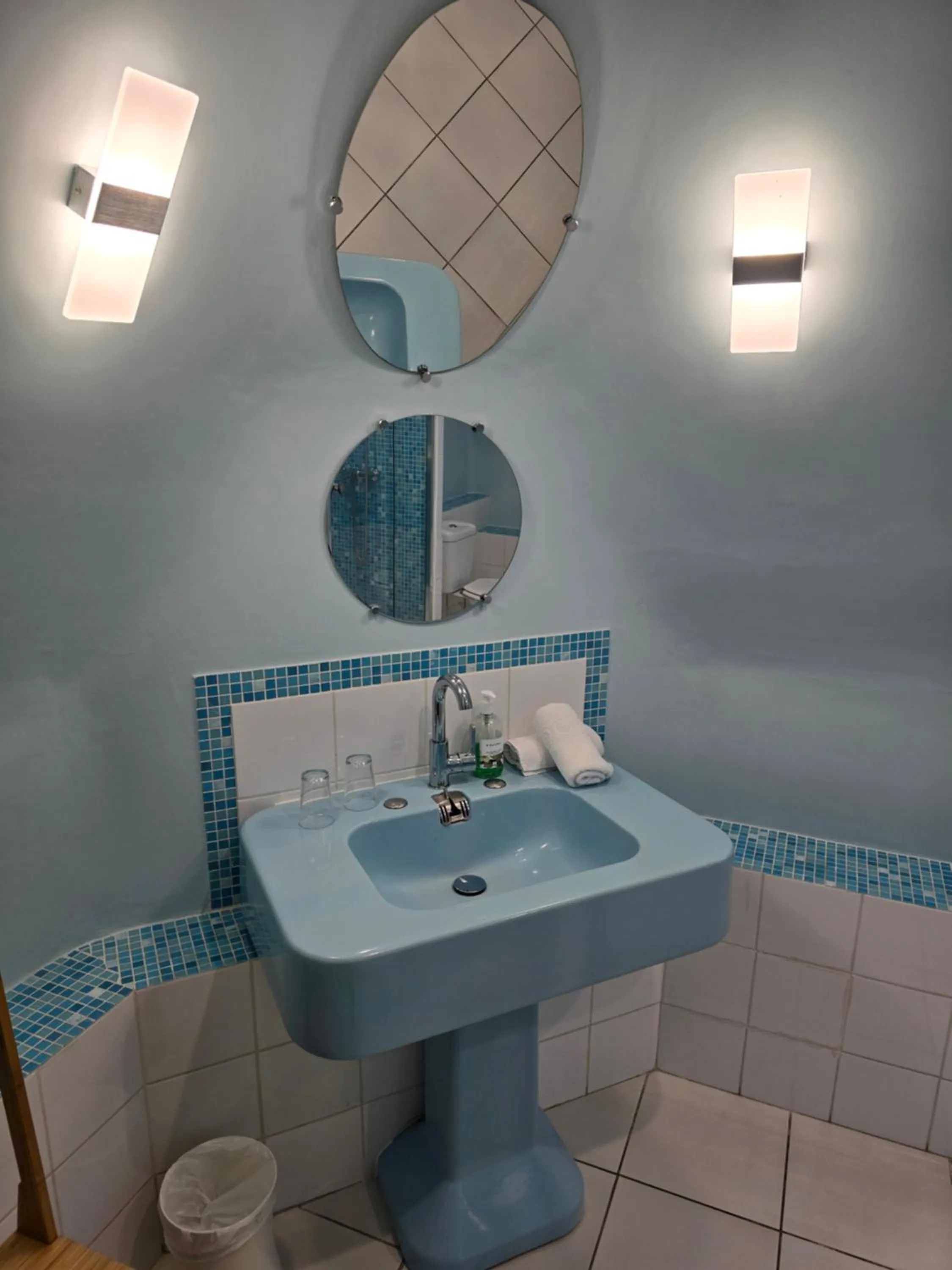 Bathroom in Le Castel Guesthouse