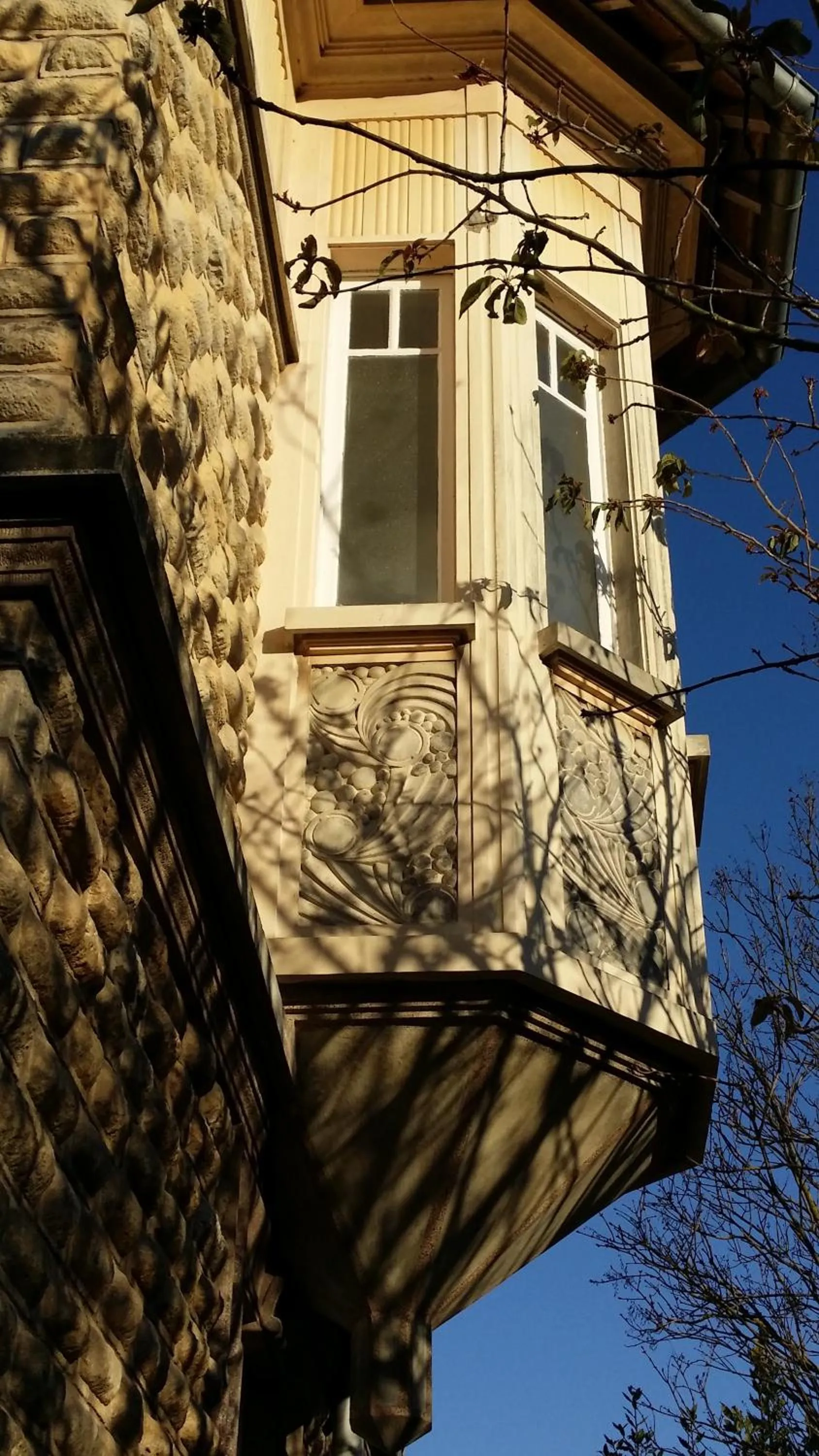 Facade/entrance in Le Castel Guesthouse
