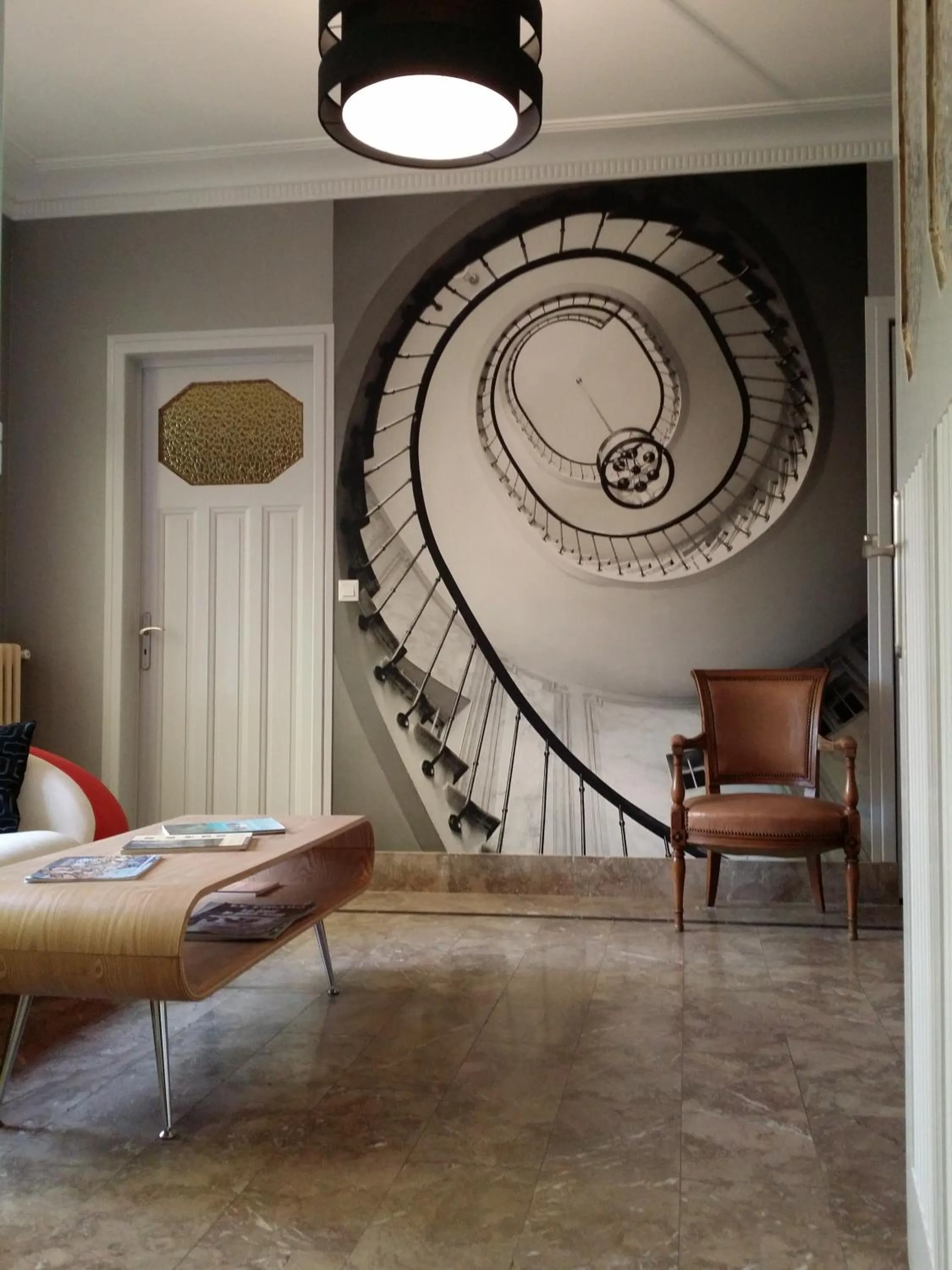 Communal lounge/ TV room in Le Castel Guesthouse