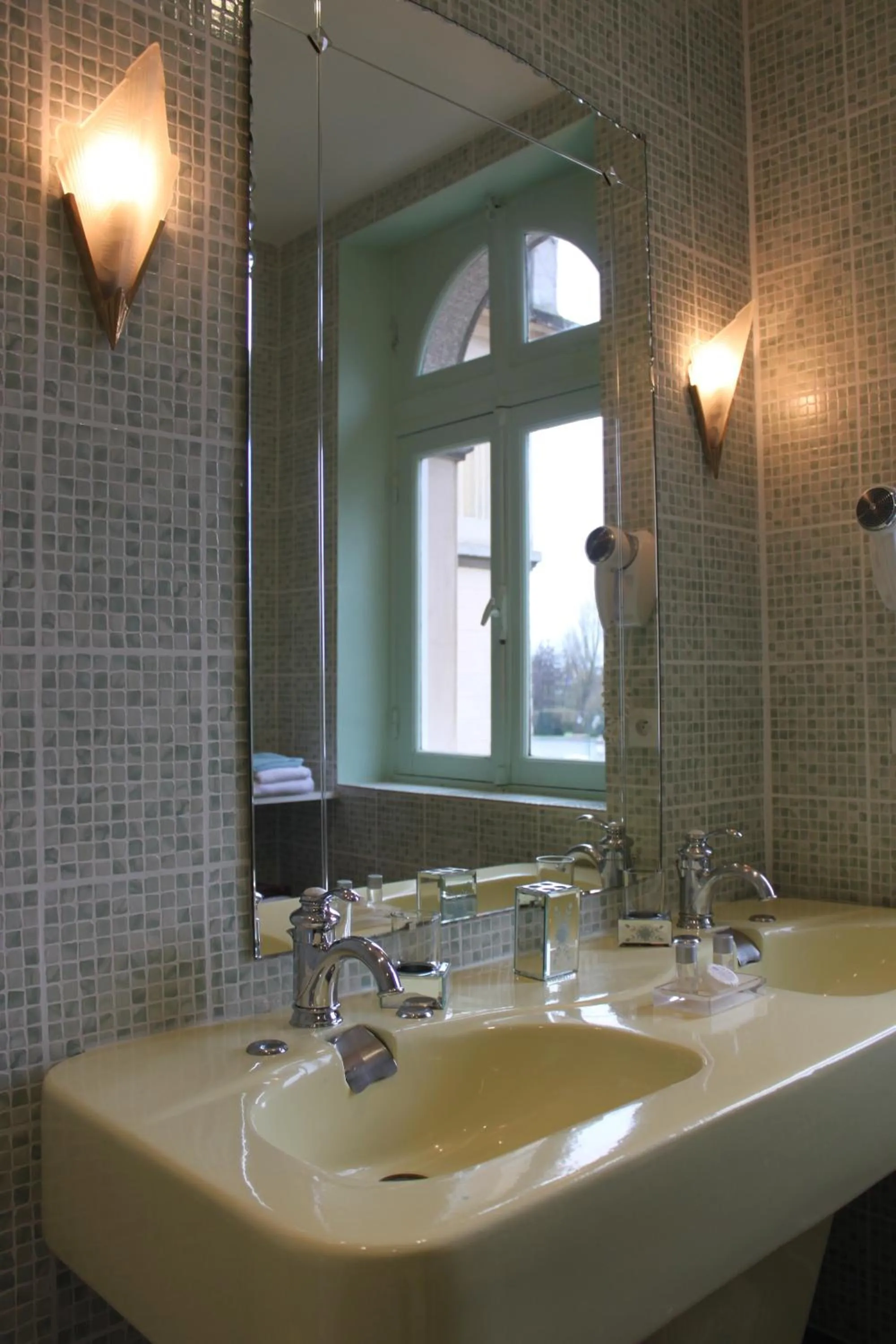 Bathroom in Le Castel Guesthouse