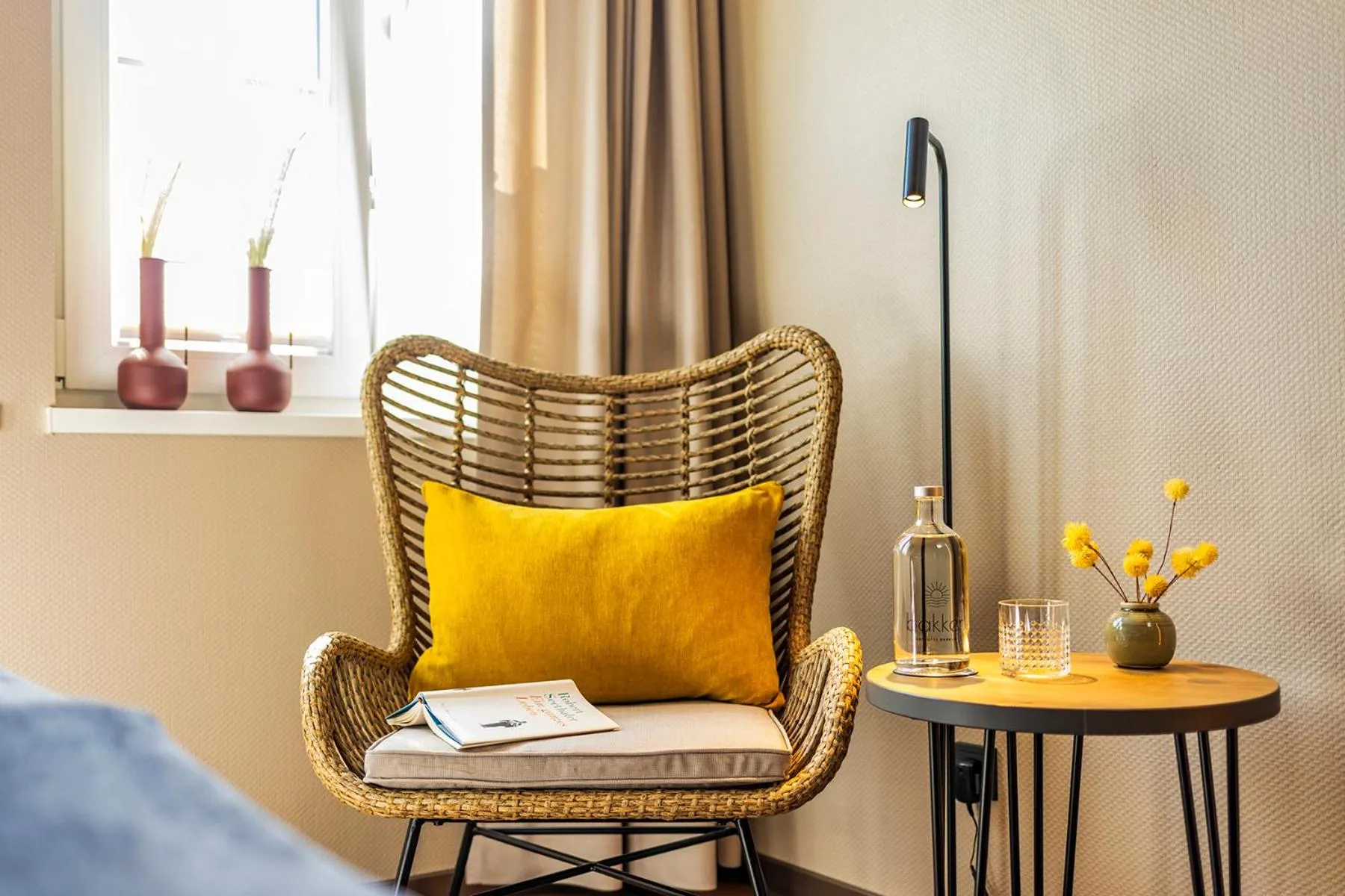 Seating area in Arthotel Bakker