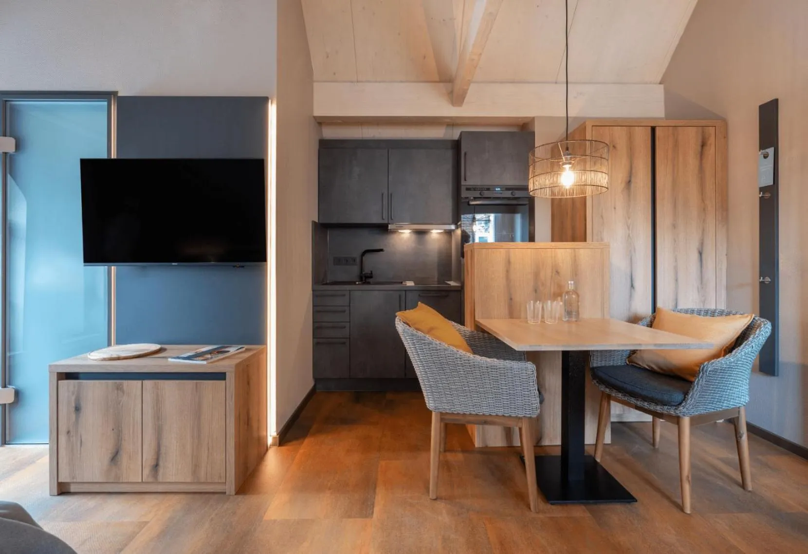 TV and multimedia in Arthotel Bakker