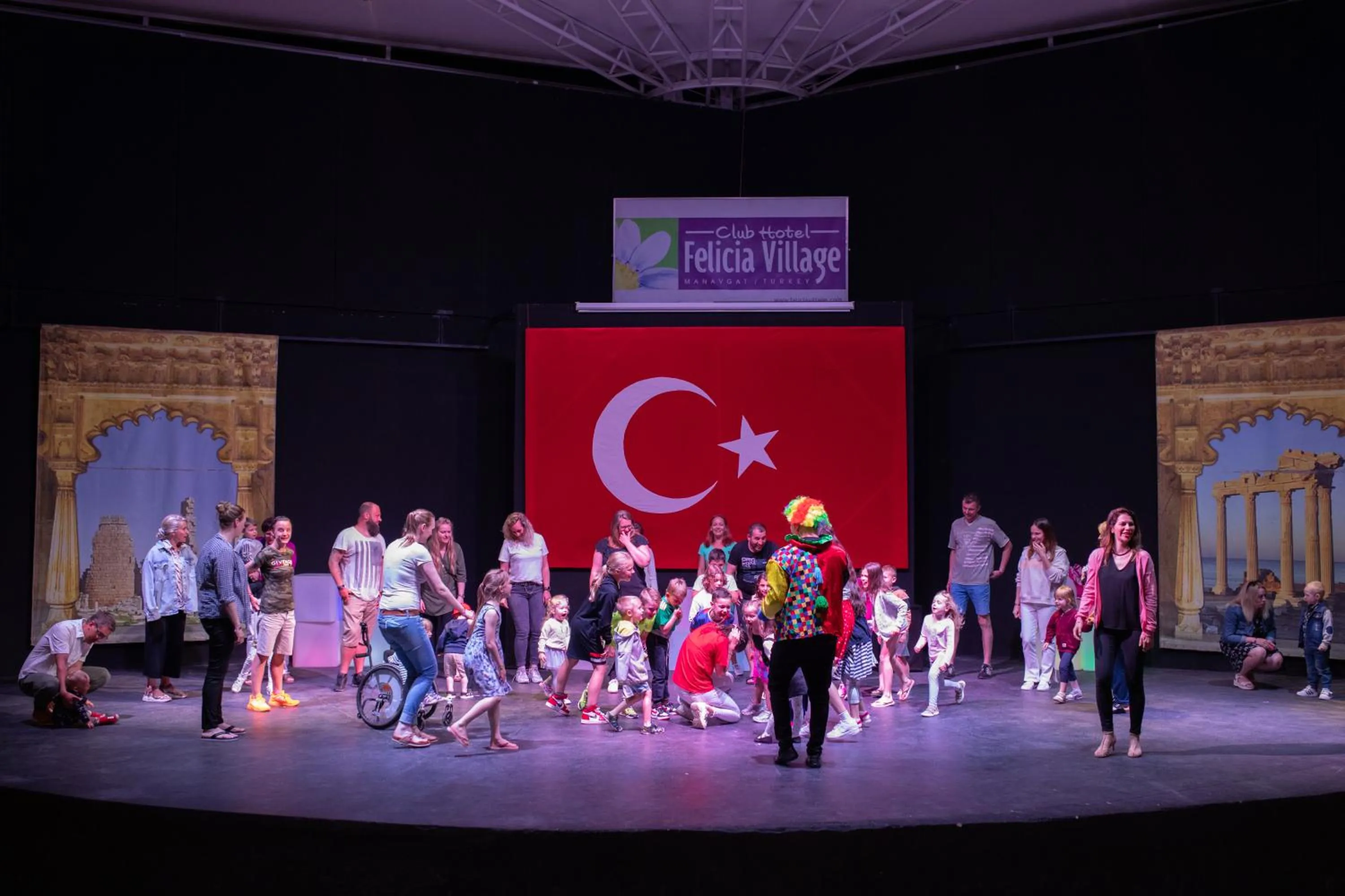 Evening entertainment in Club Hotel Felicia Village