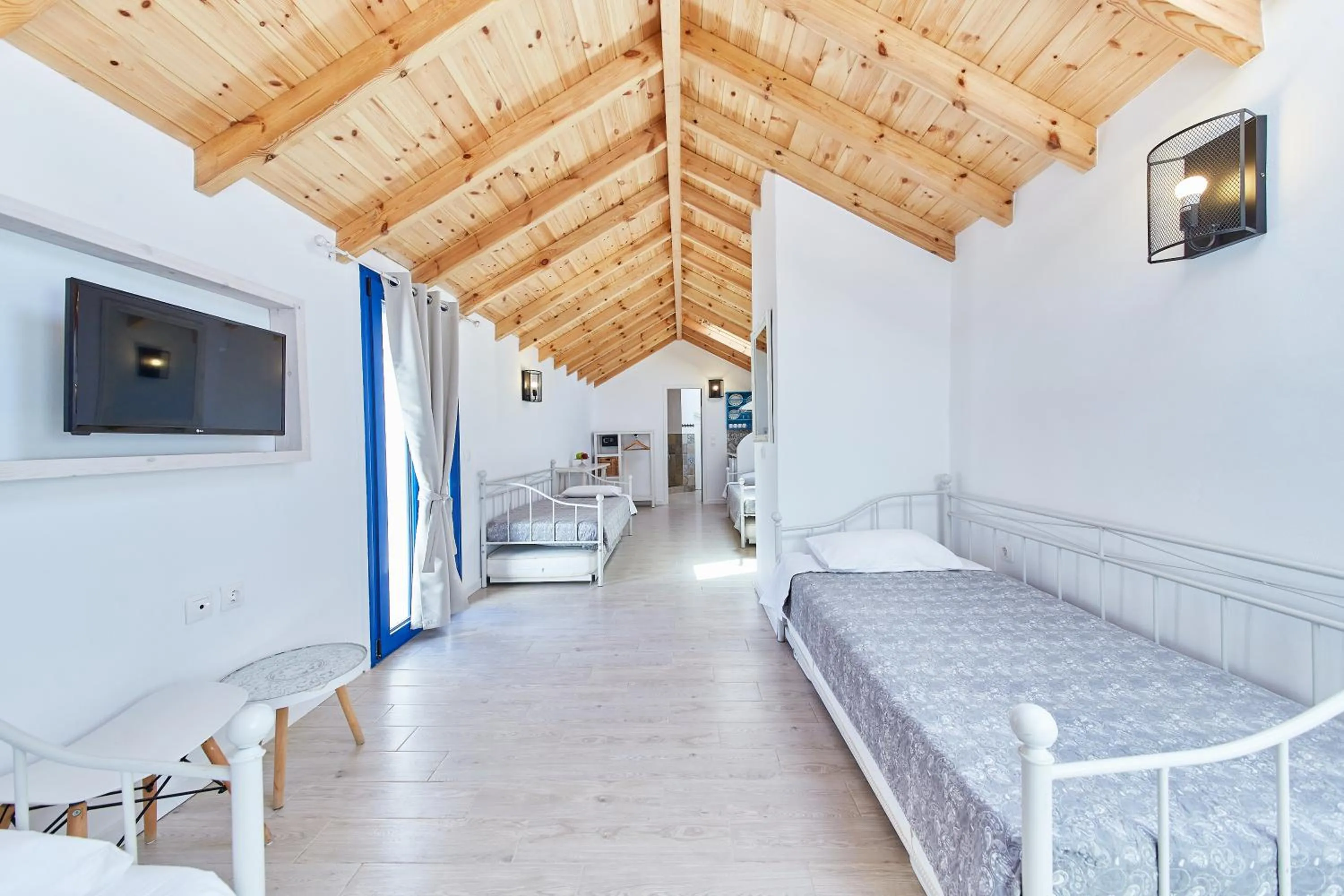 Photo of the whole room, Bed in Atheras